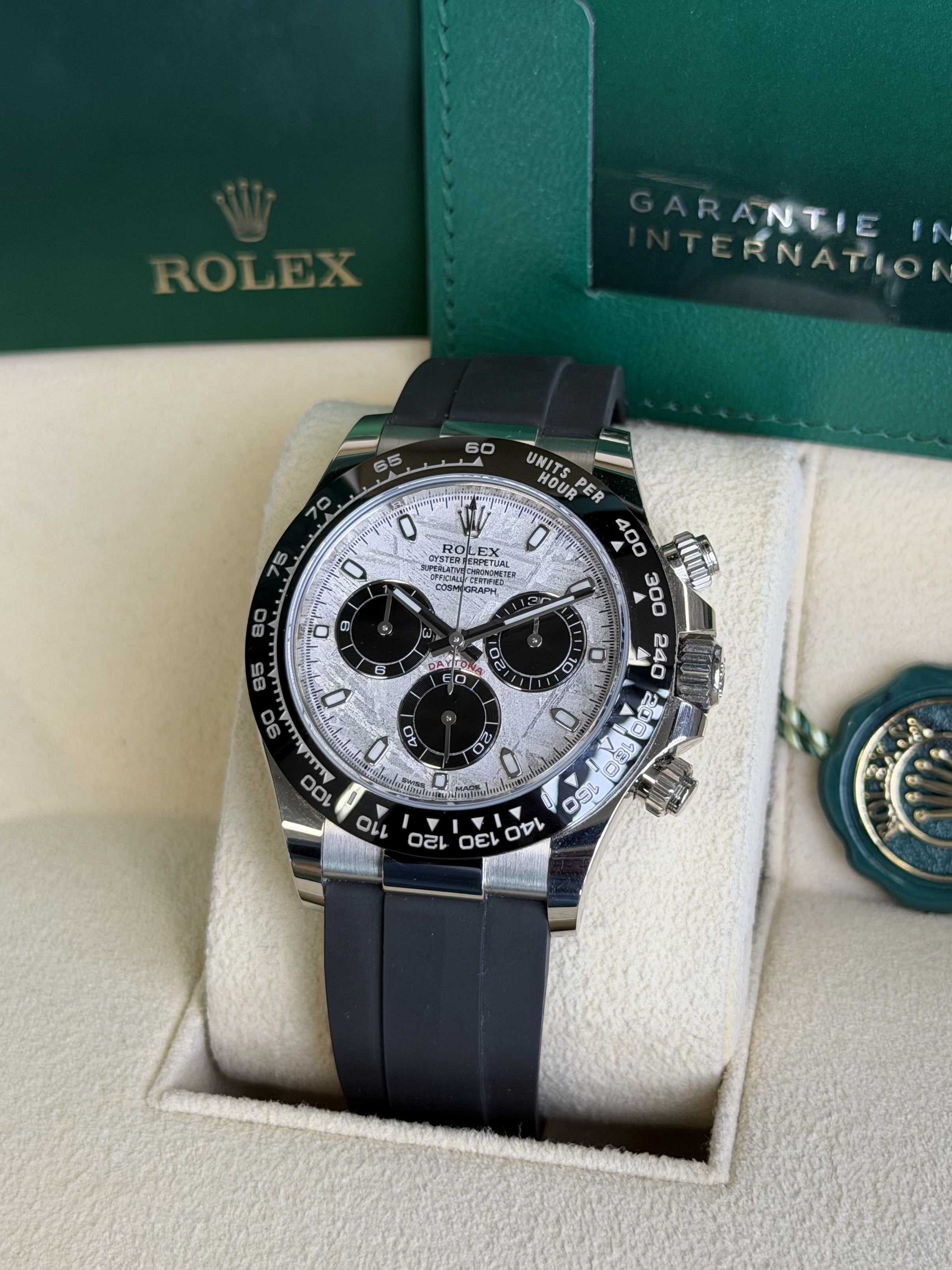 Watchrr - Authentic luxury watch