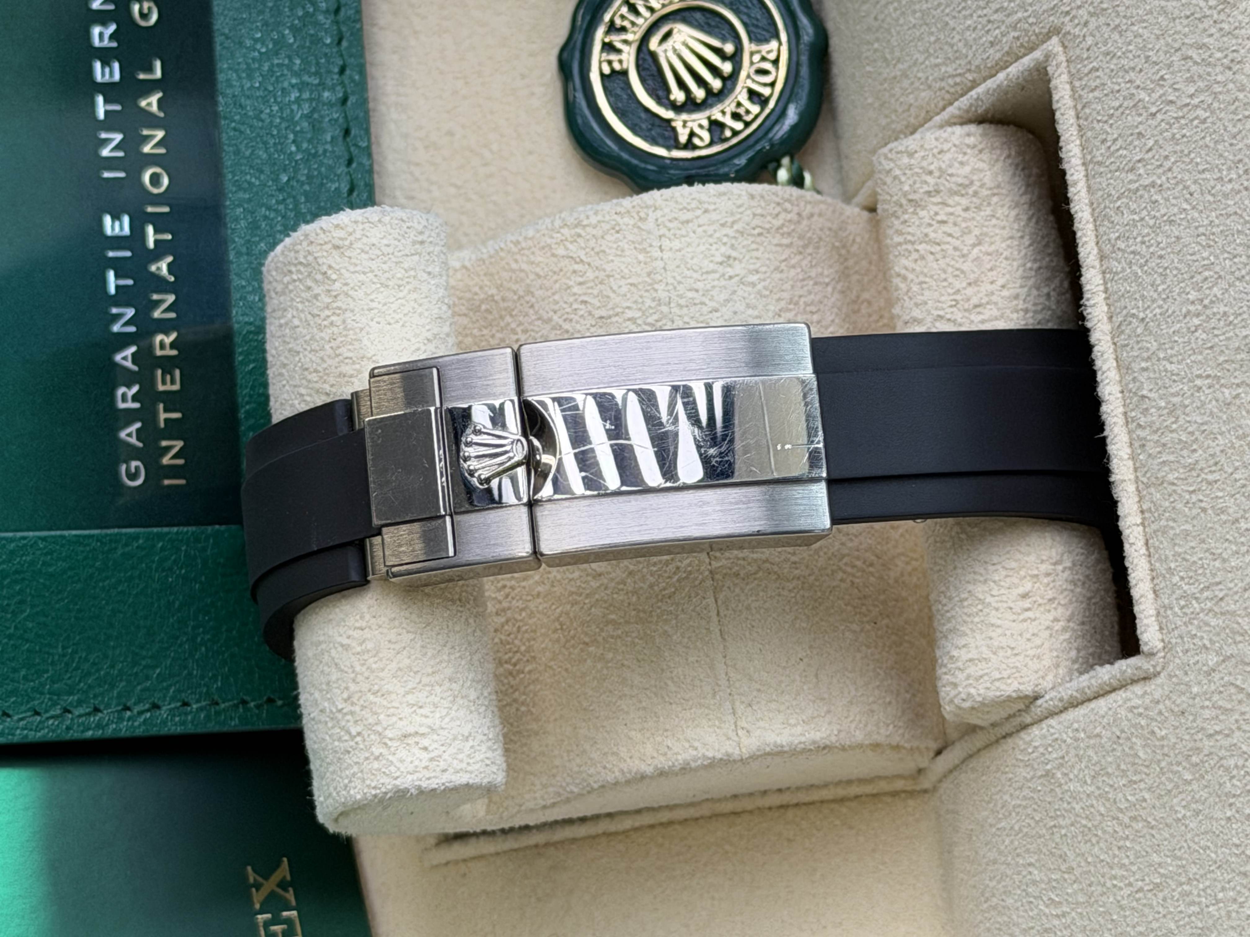 Watchrr - Authentic luxury watch