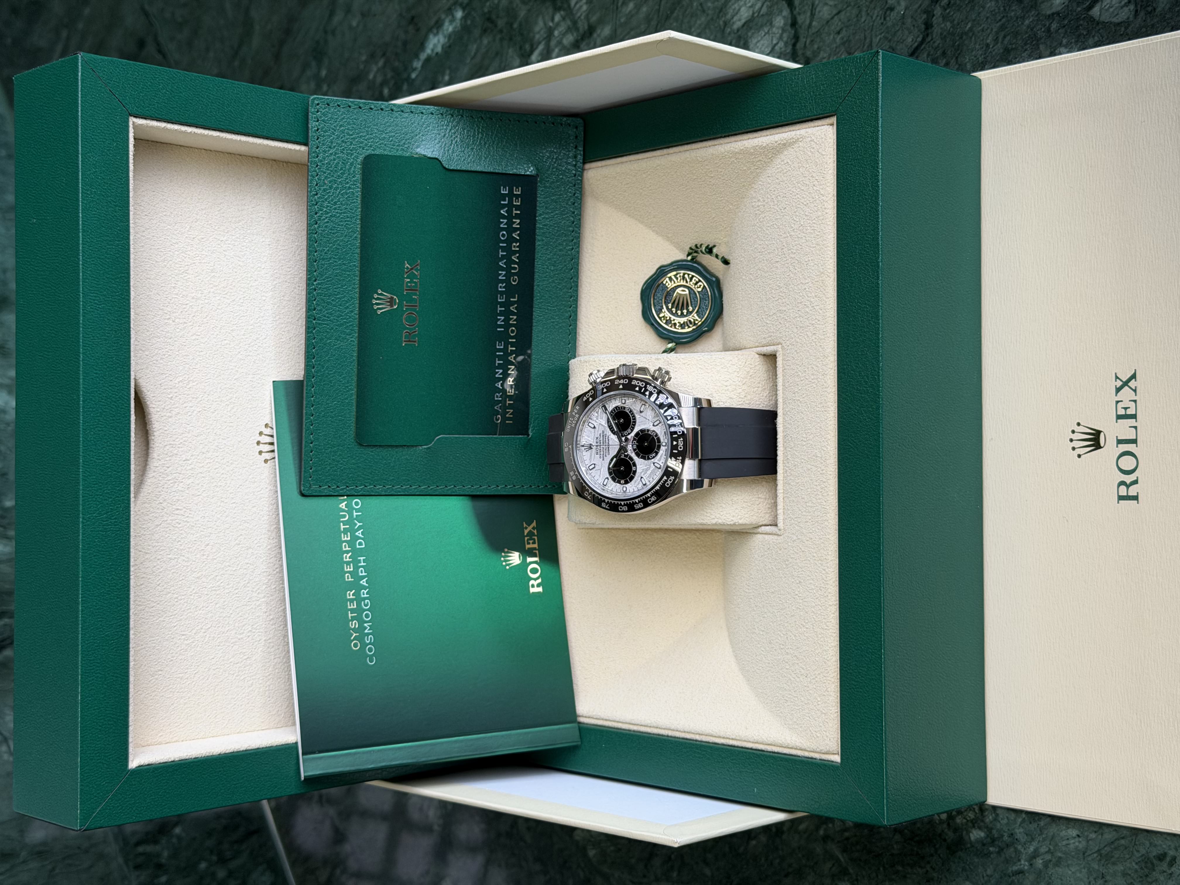 Watchrr - Authentic luxury watch