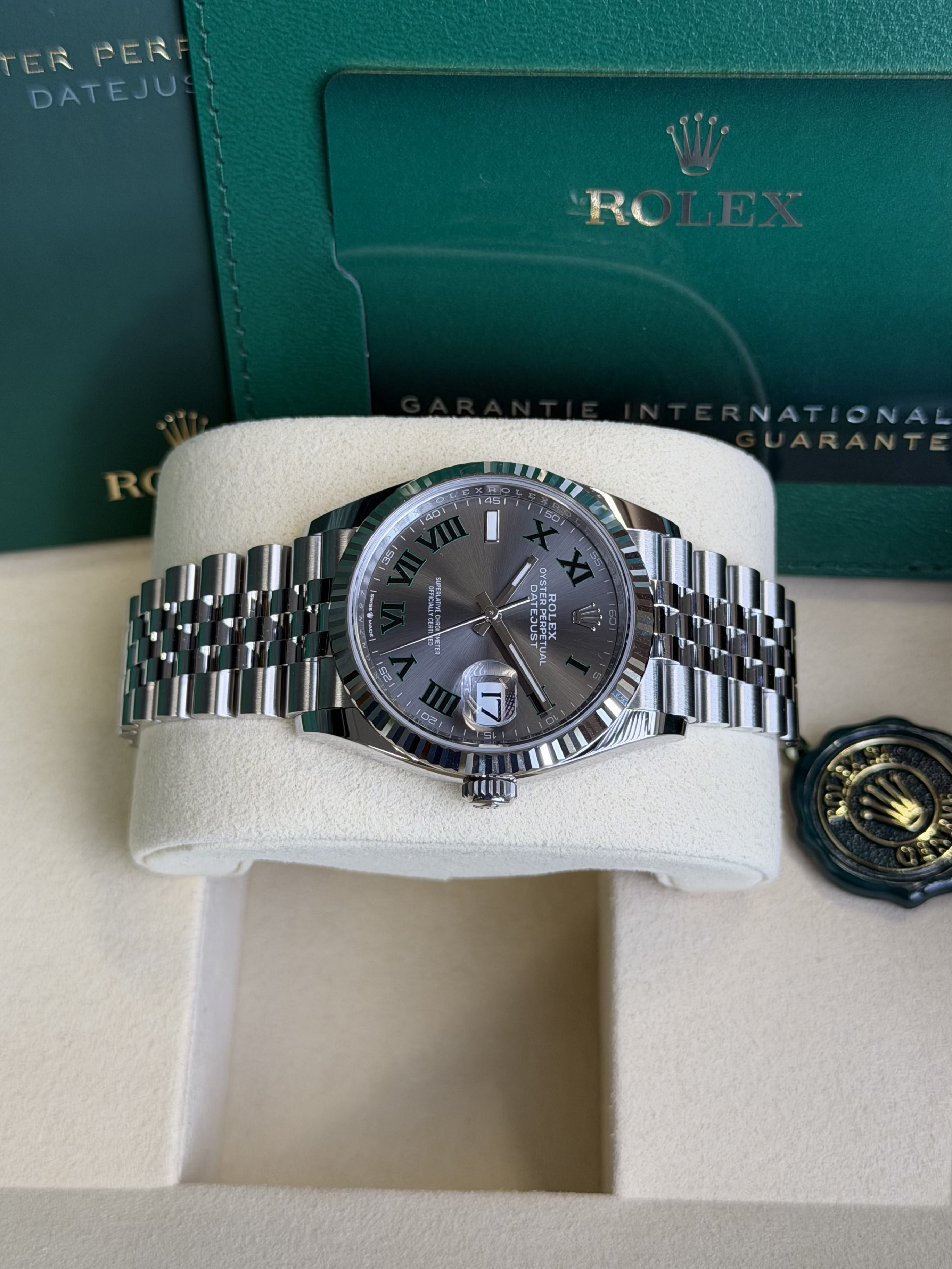 Watchrr - Authentic luxury watch