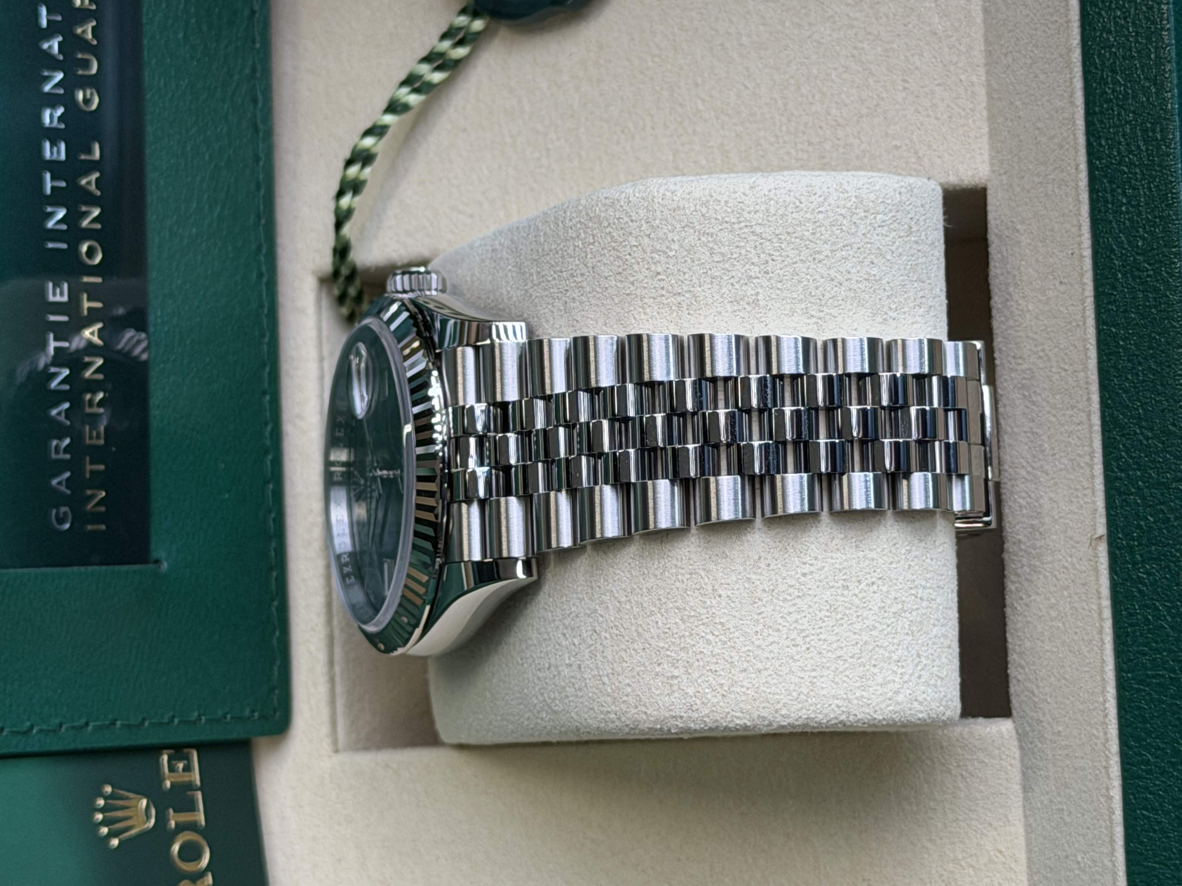 Watchrr - Authentic luxury watch