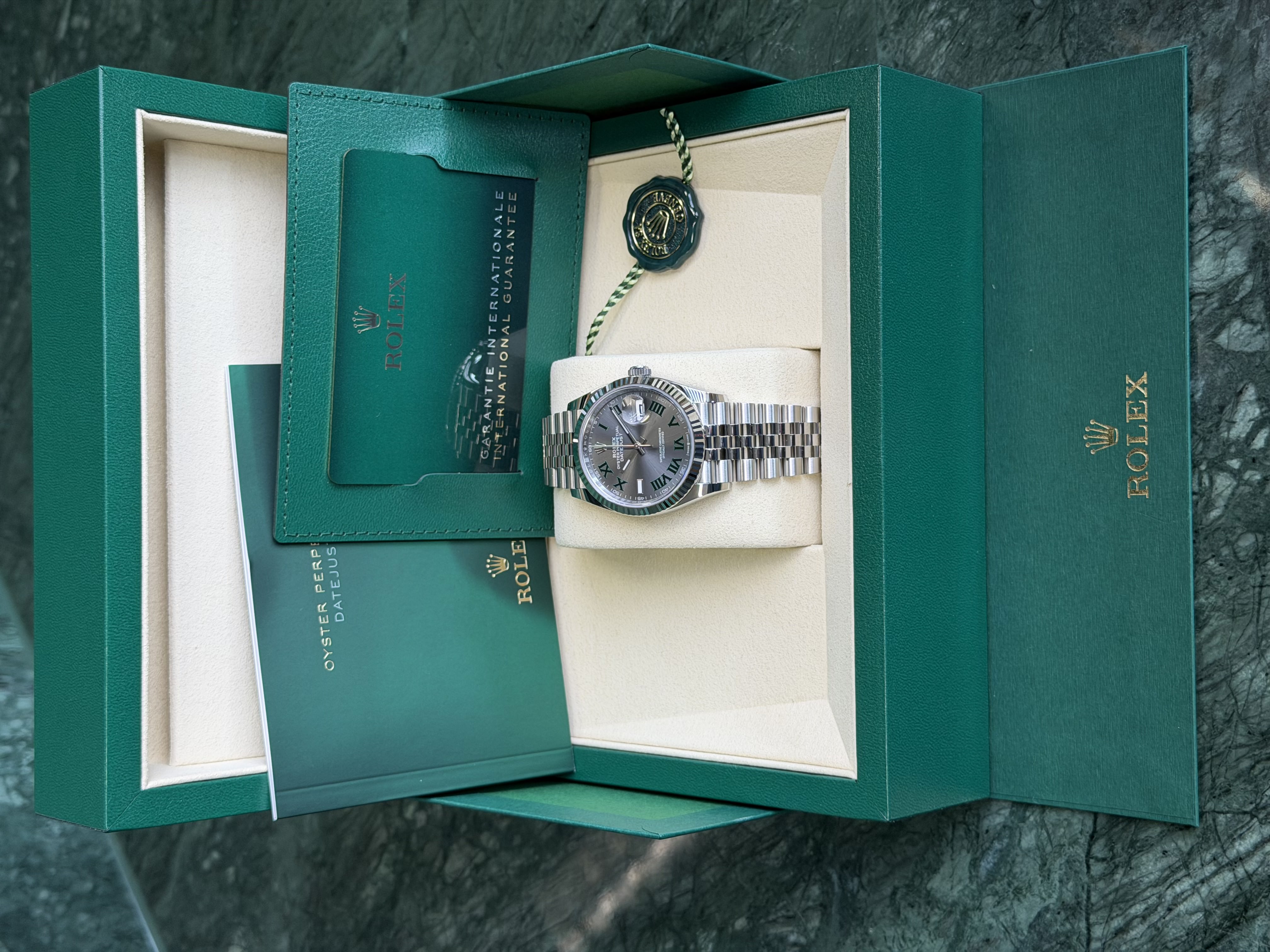 Watchrr - Authentic luxury watch