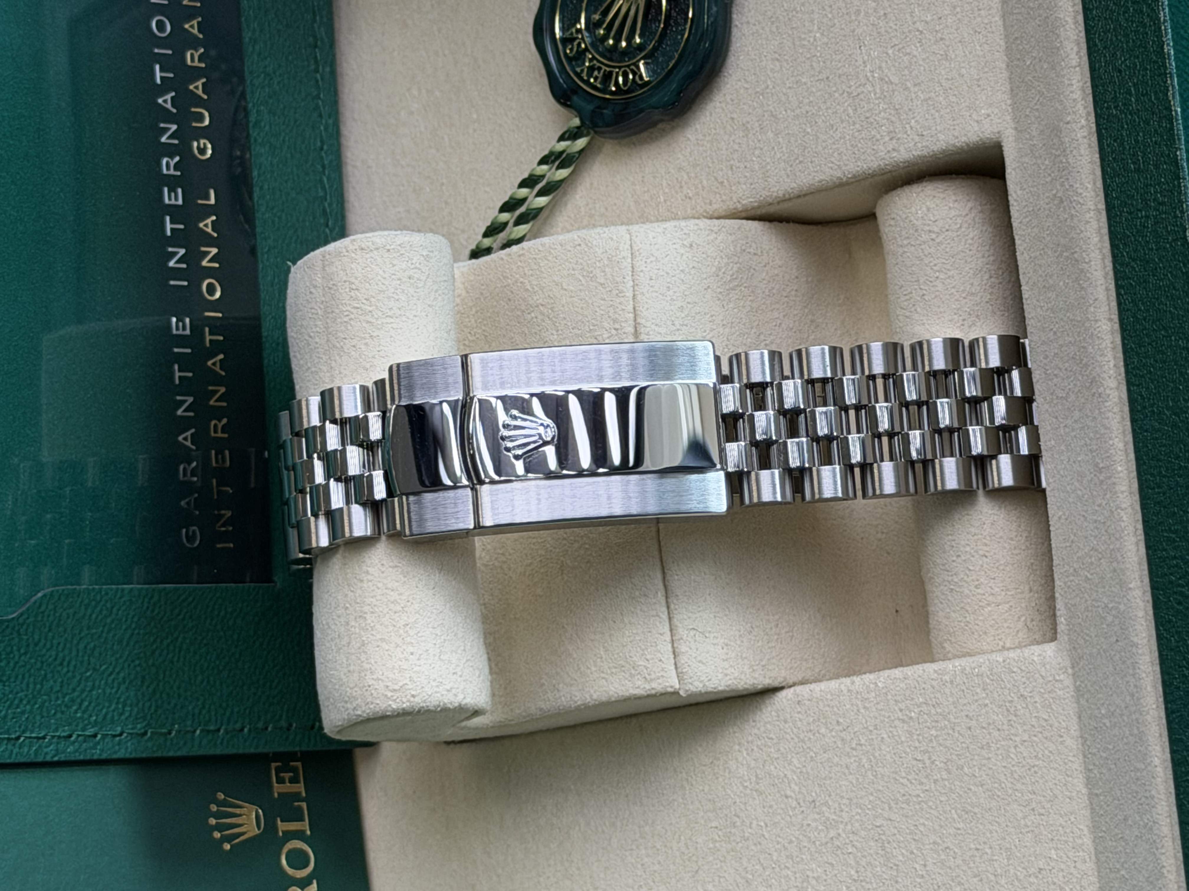 Watchrr - Authentic luxury watch