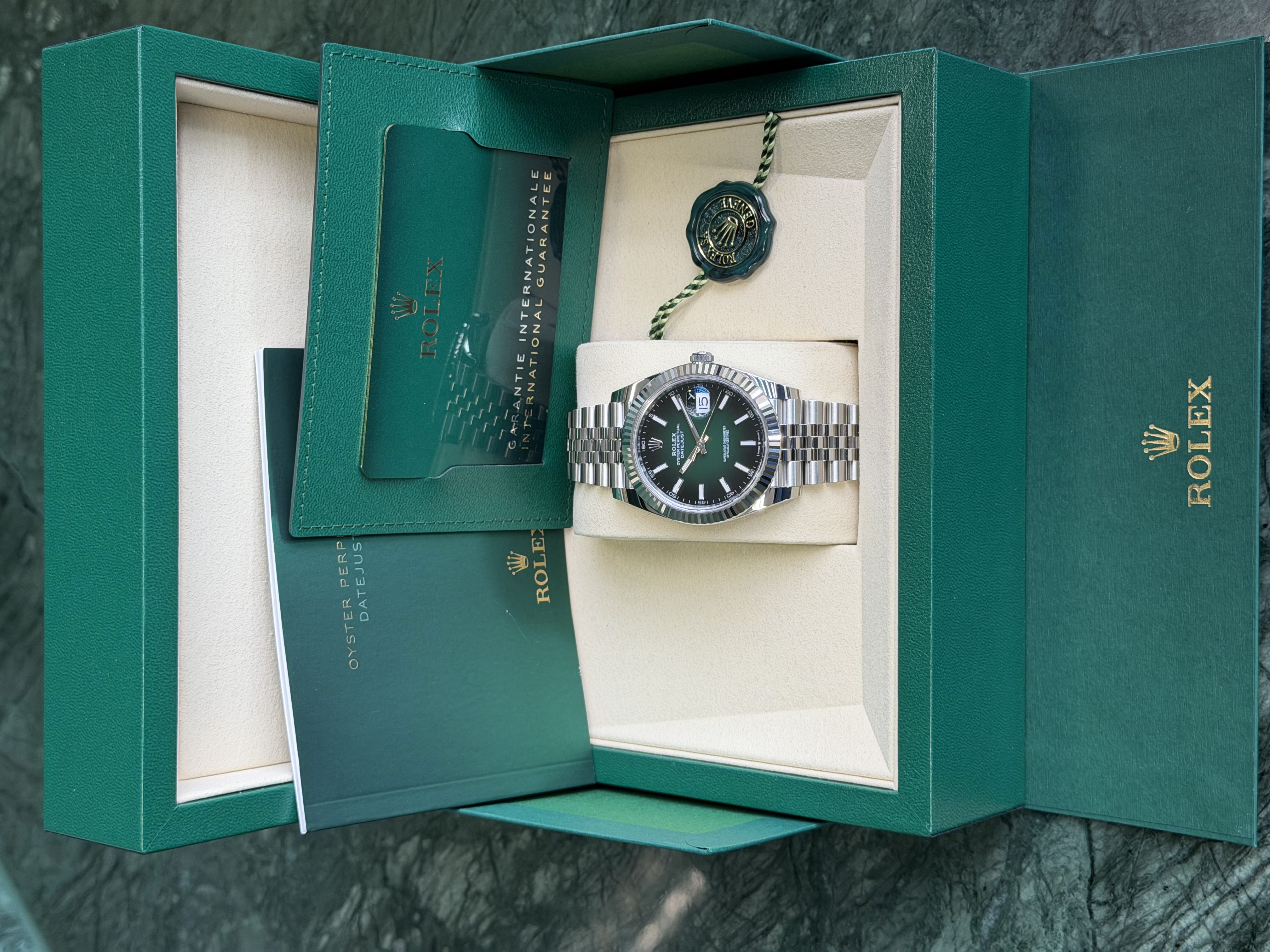 Watchrr - Authentic luxury watch