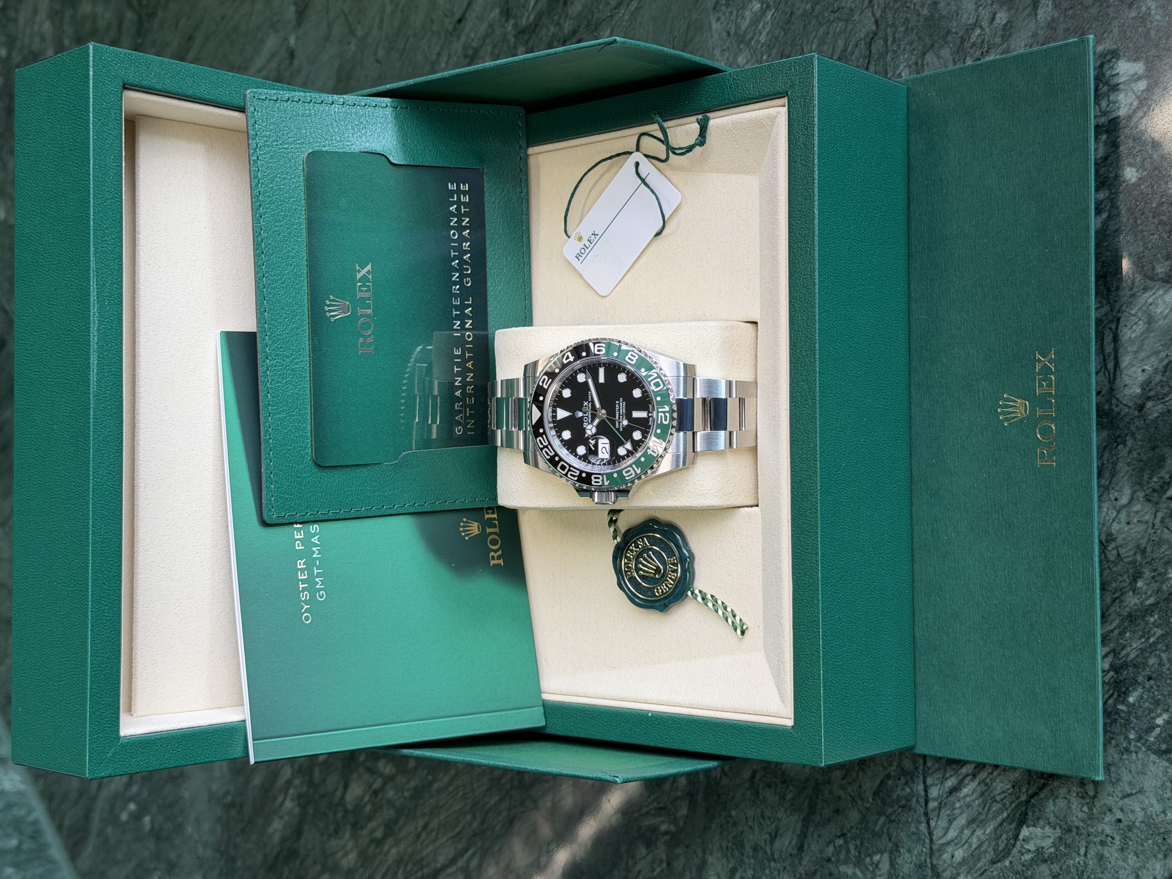 Watchrr - Authentic luxury watch