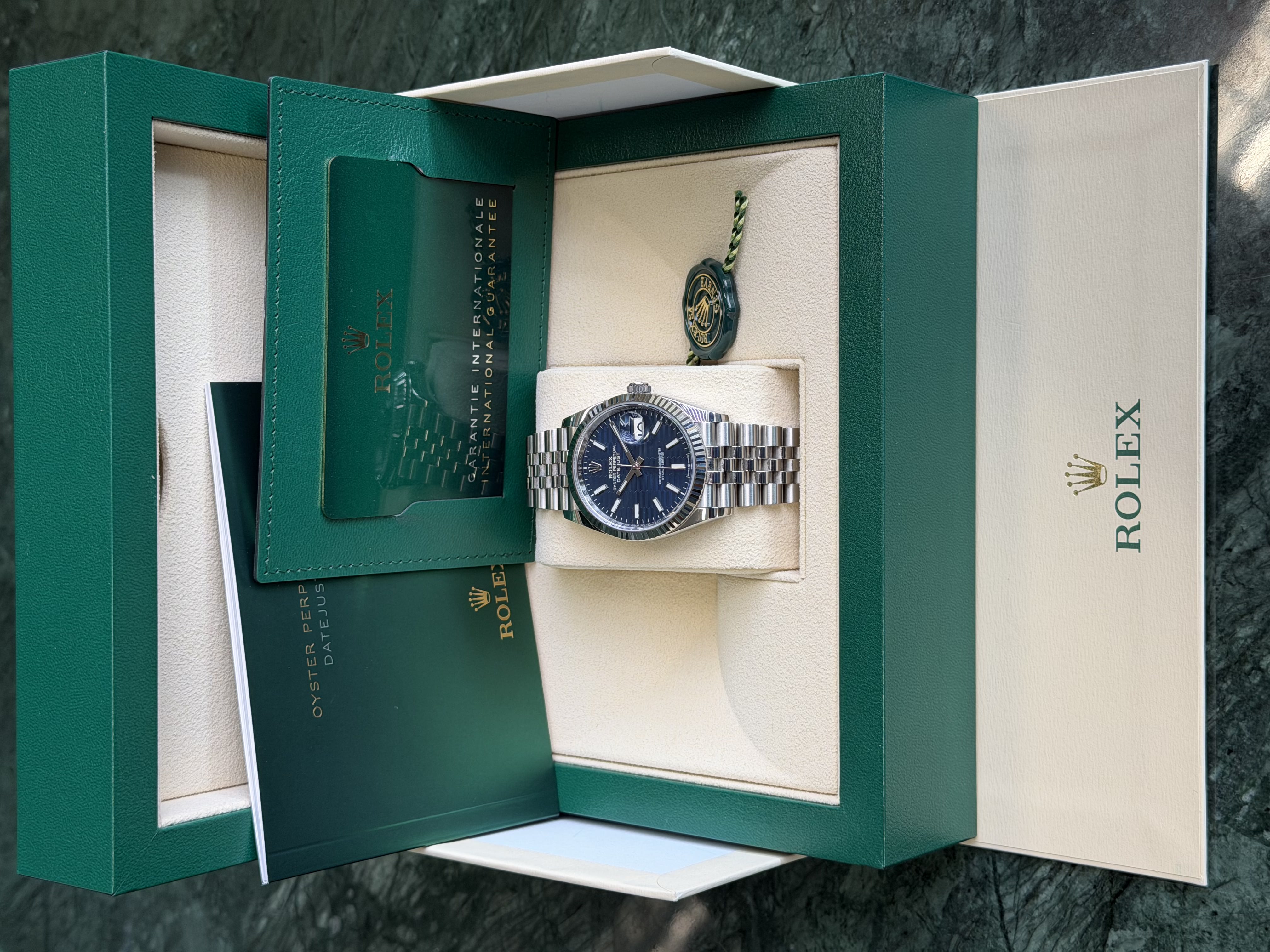 Watchrr - Authentic luxury watch