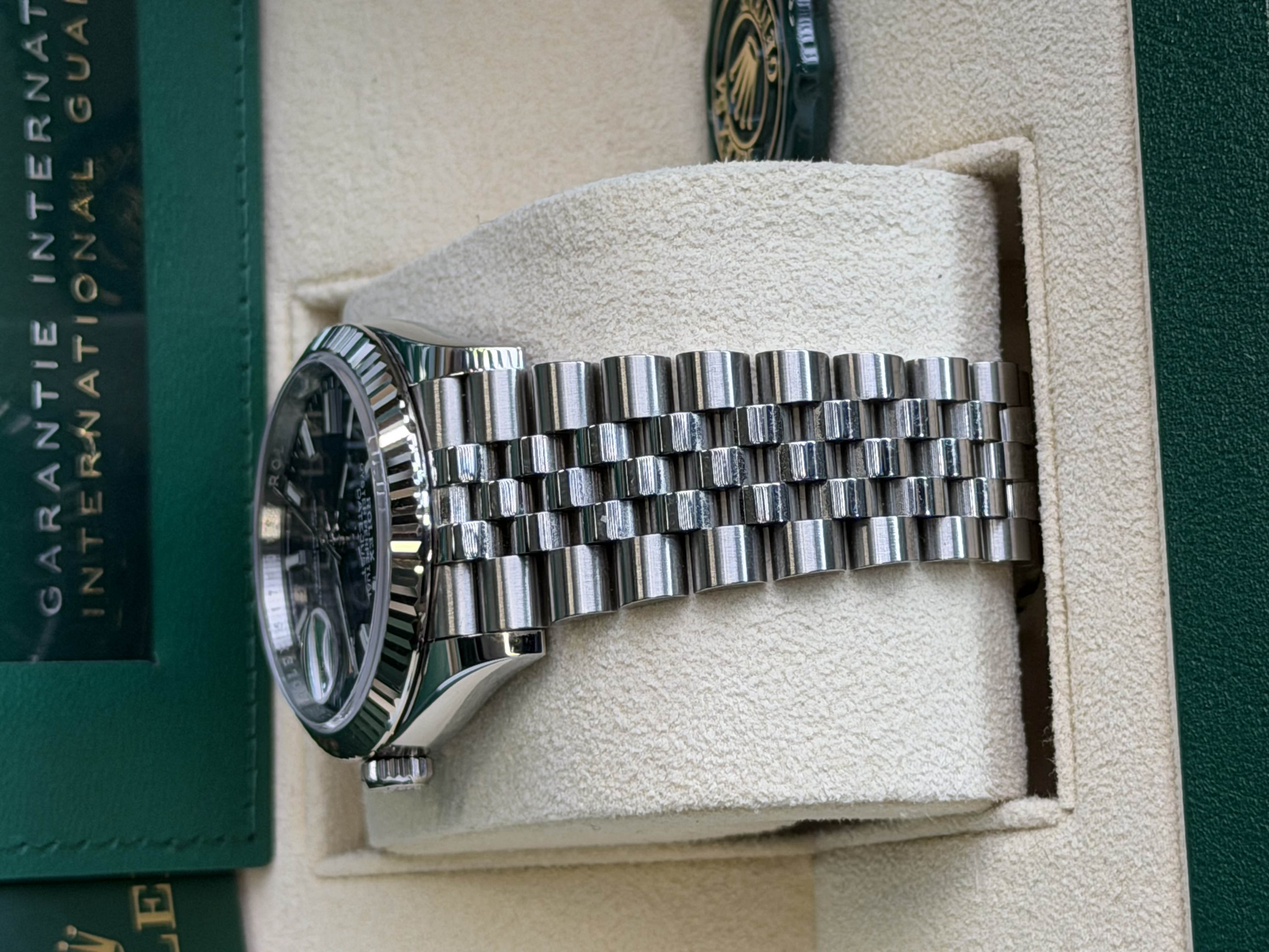 Watchrr - Authentic luxury watch