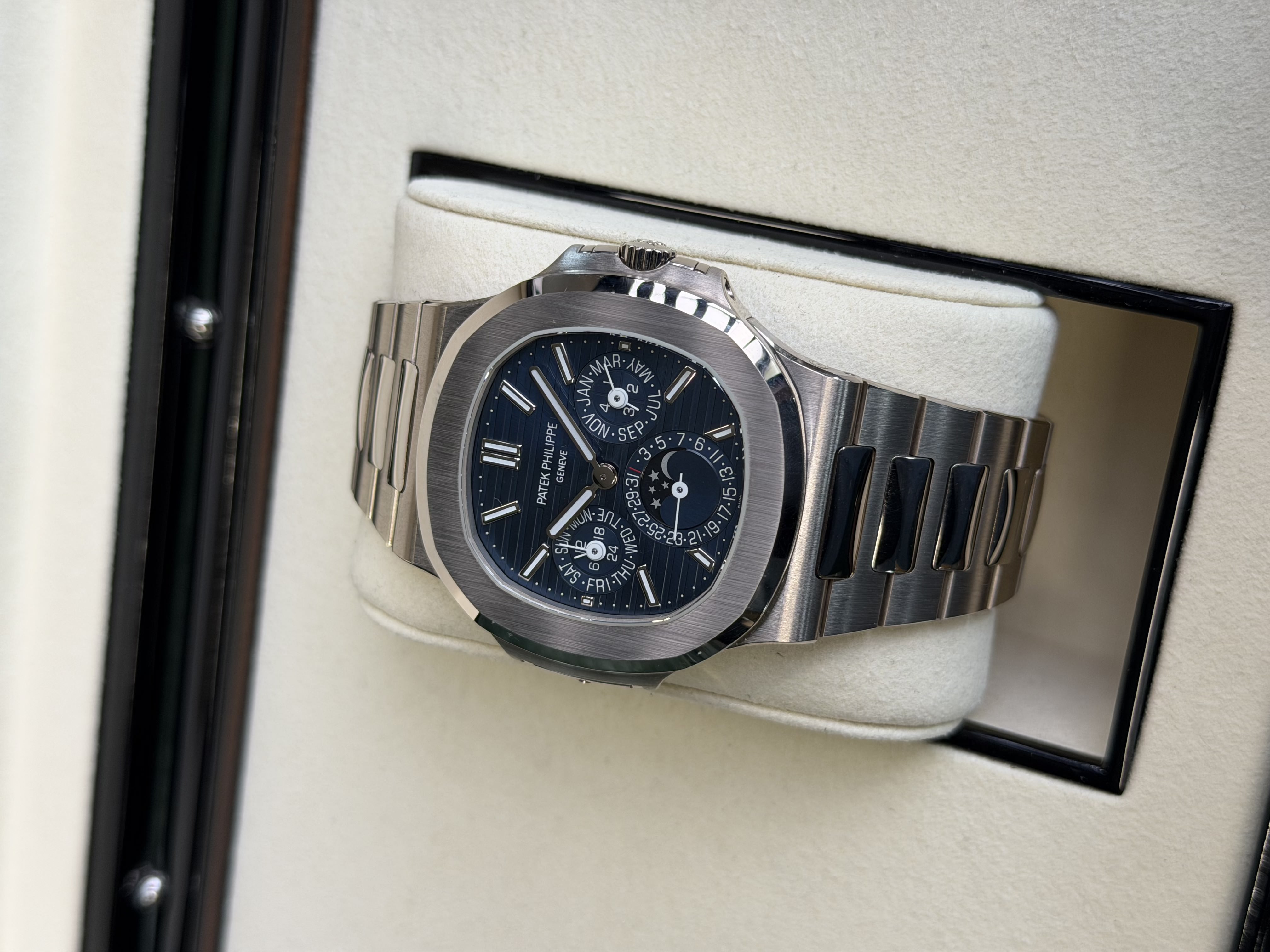 Watchrr - Authentic luxury watch