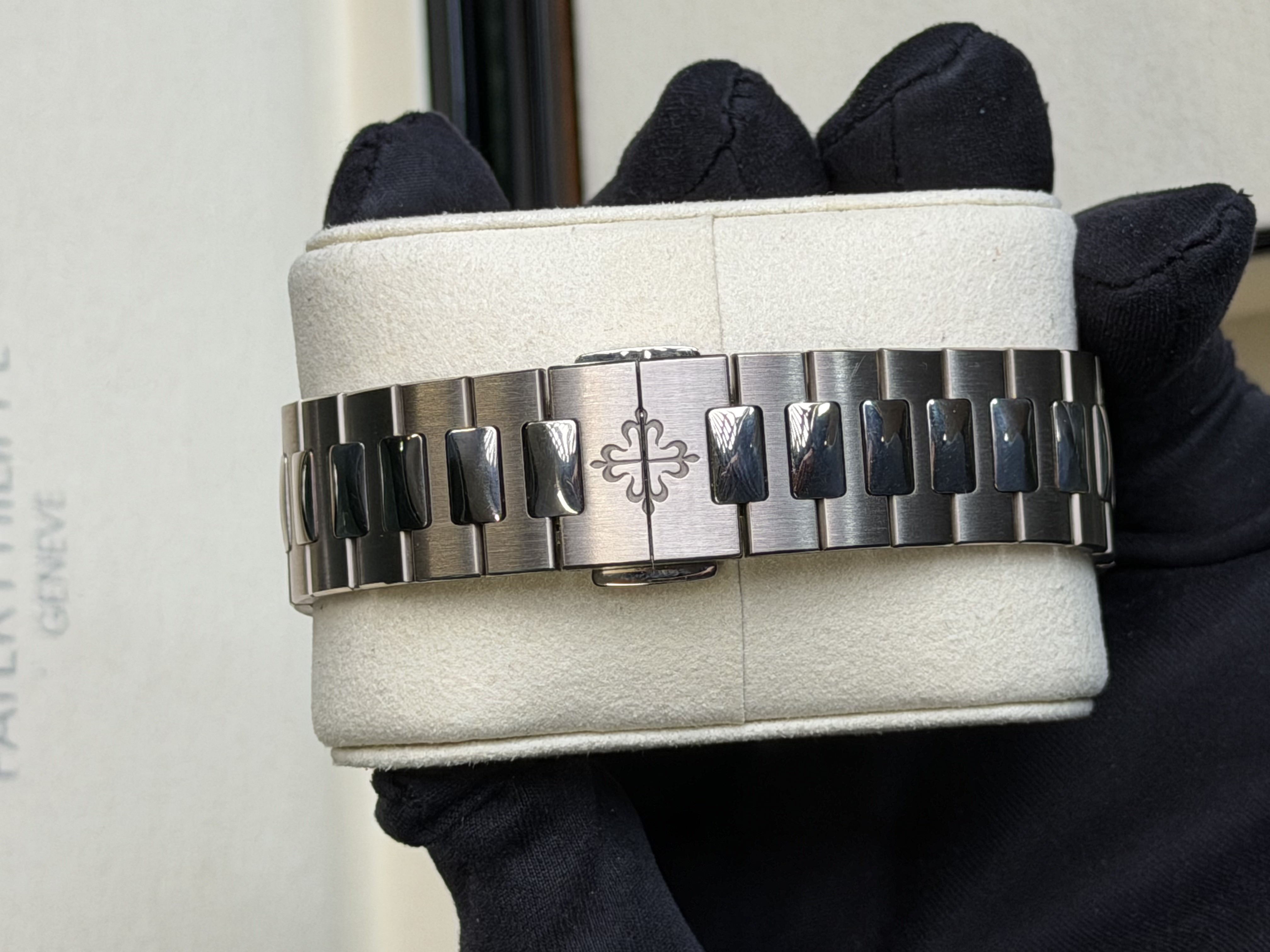 Watchrr - Authentic luxury watch