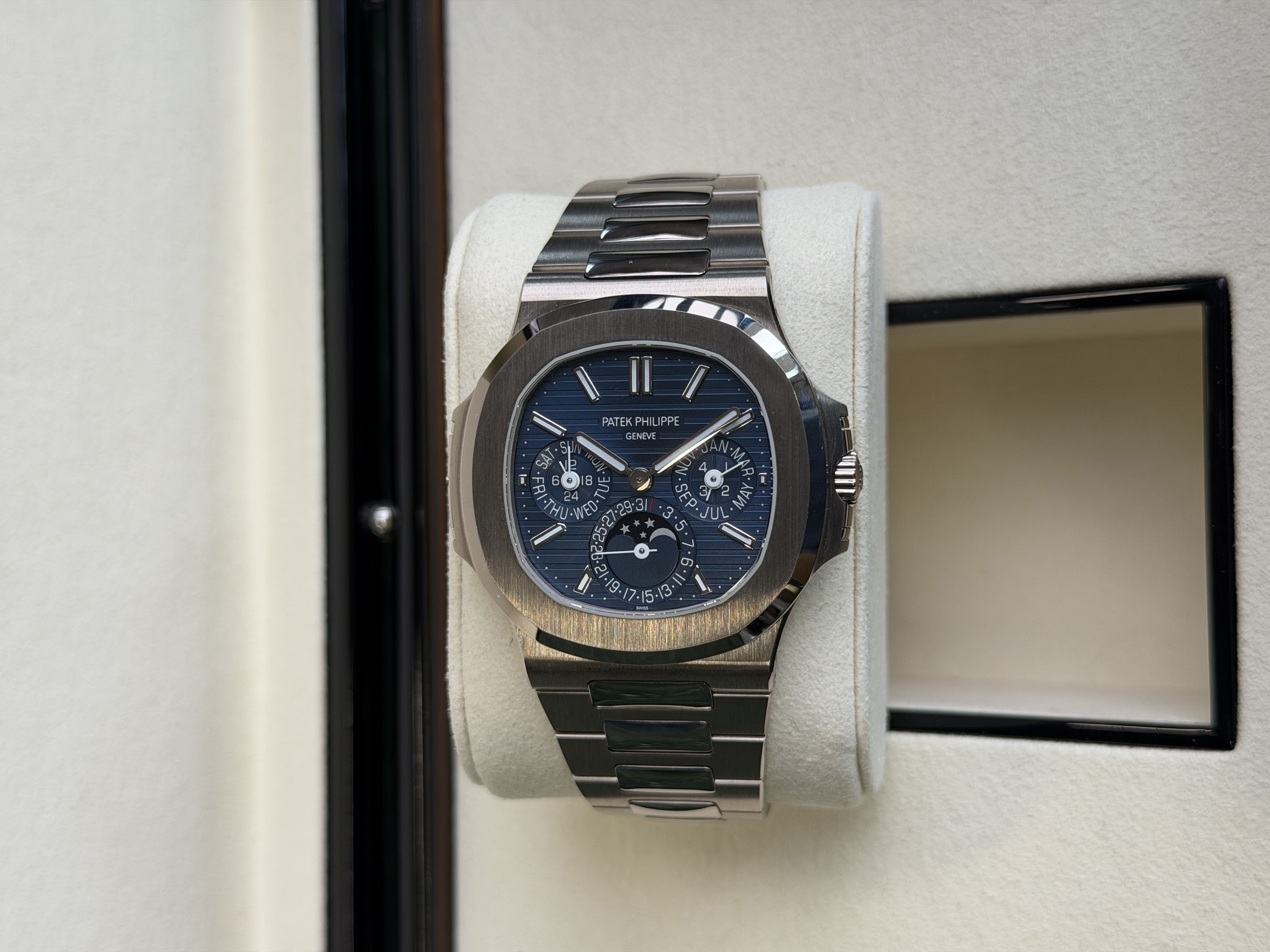 Watchrr - Authentic luxury watch