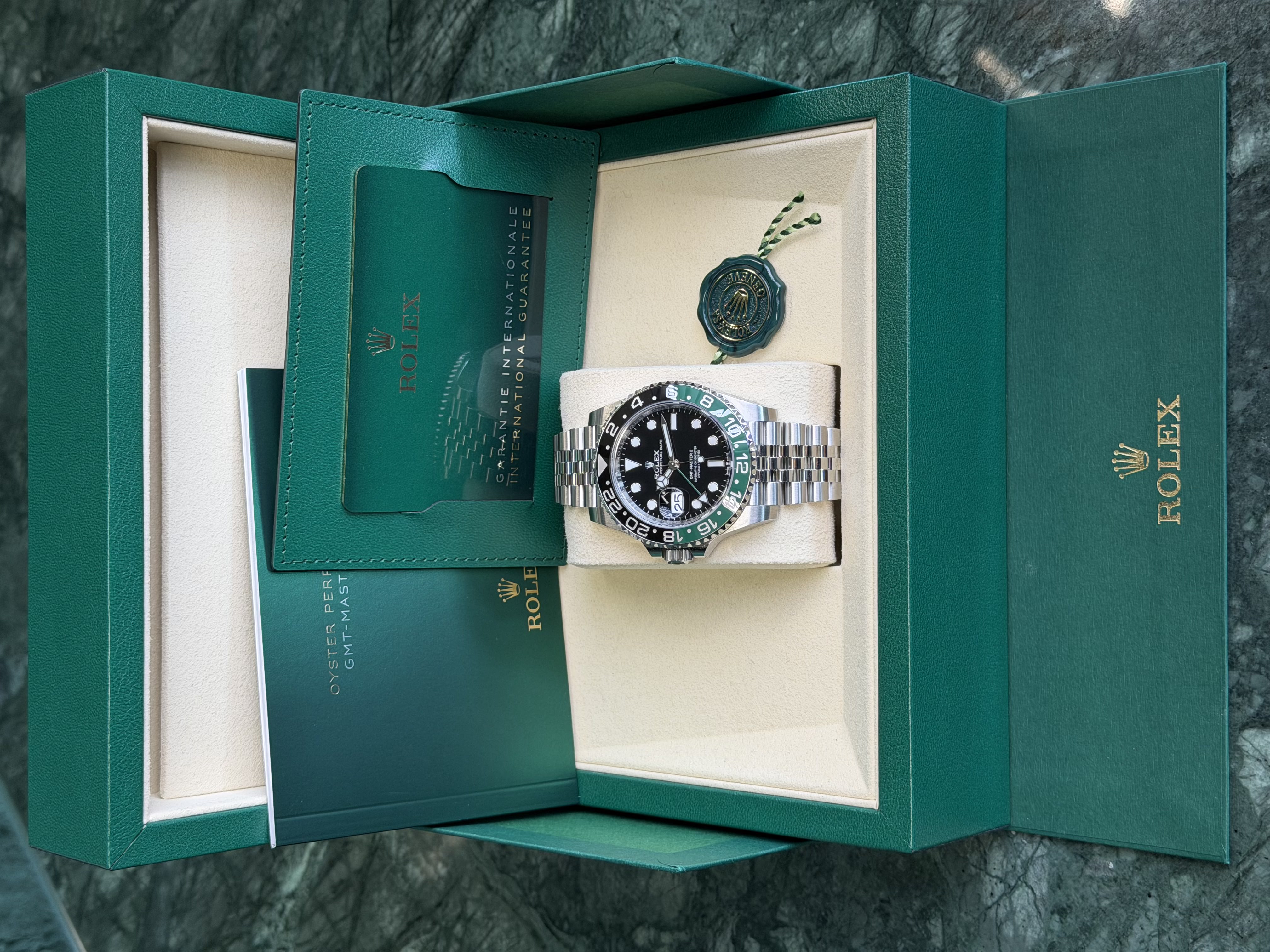 Watchrr - Authentic luxury watch