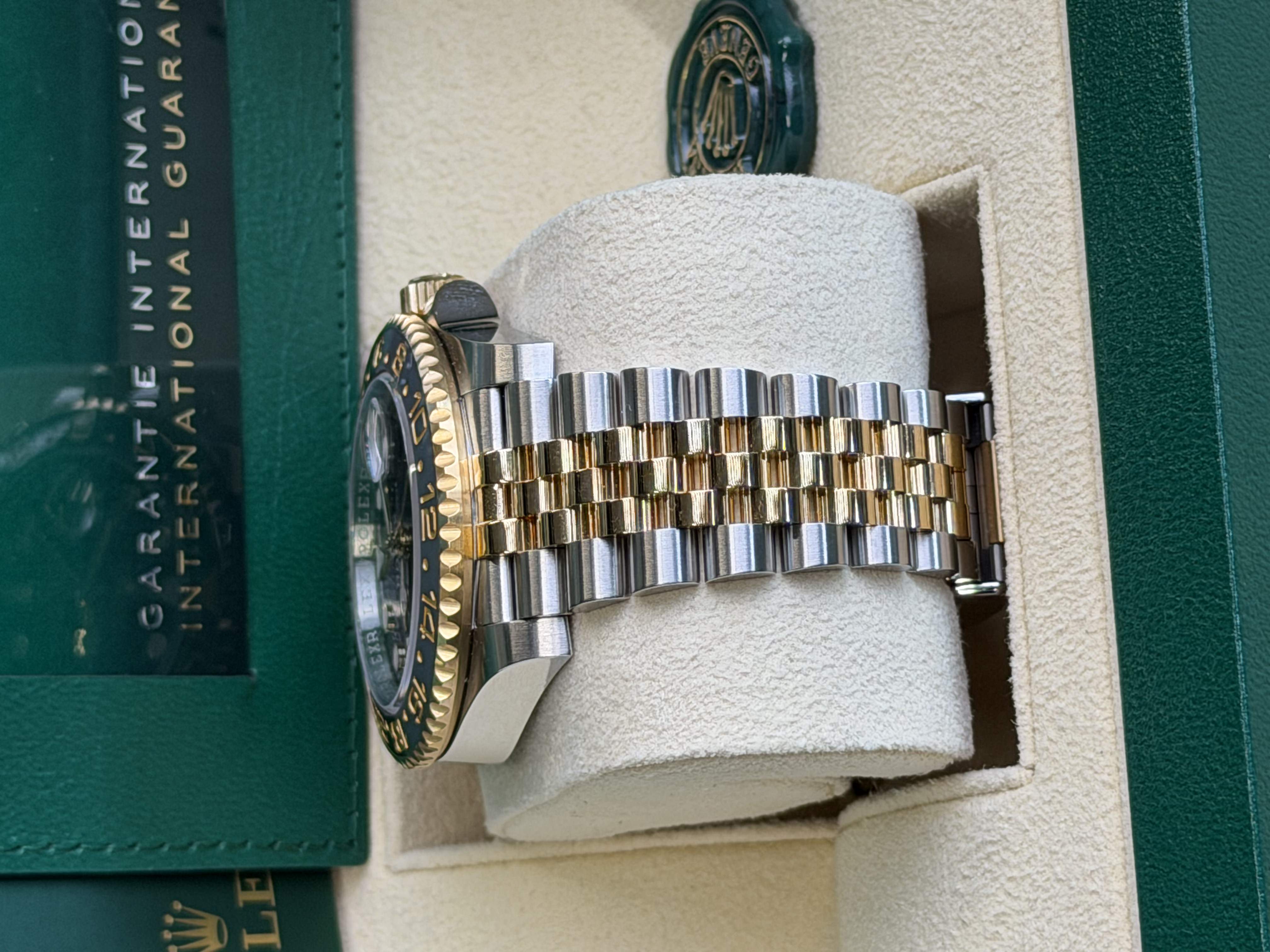 Watchrr - Authentic luxury watch
