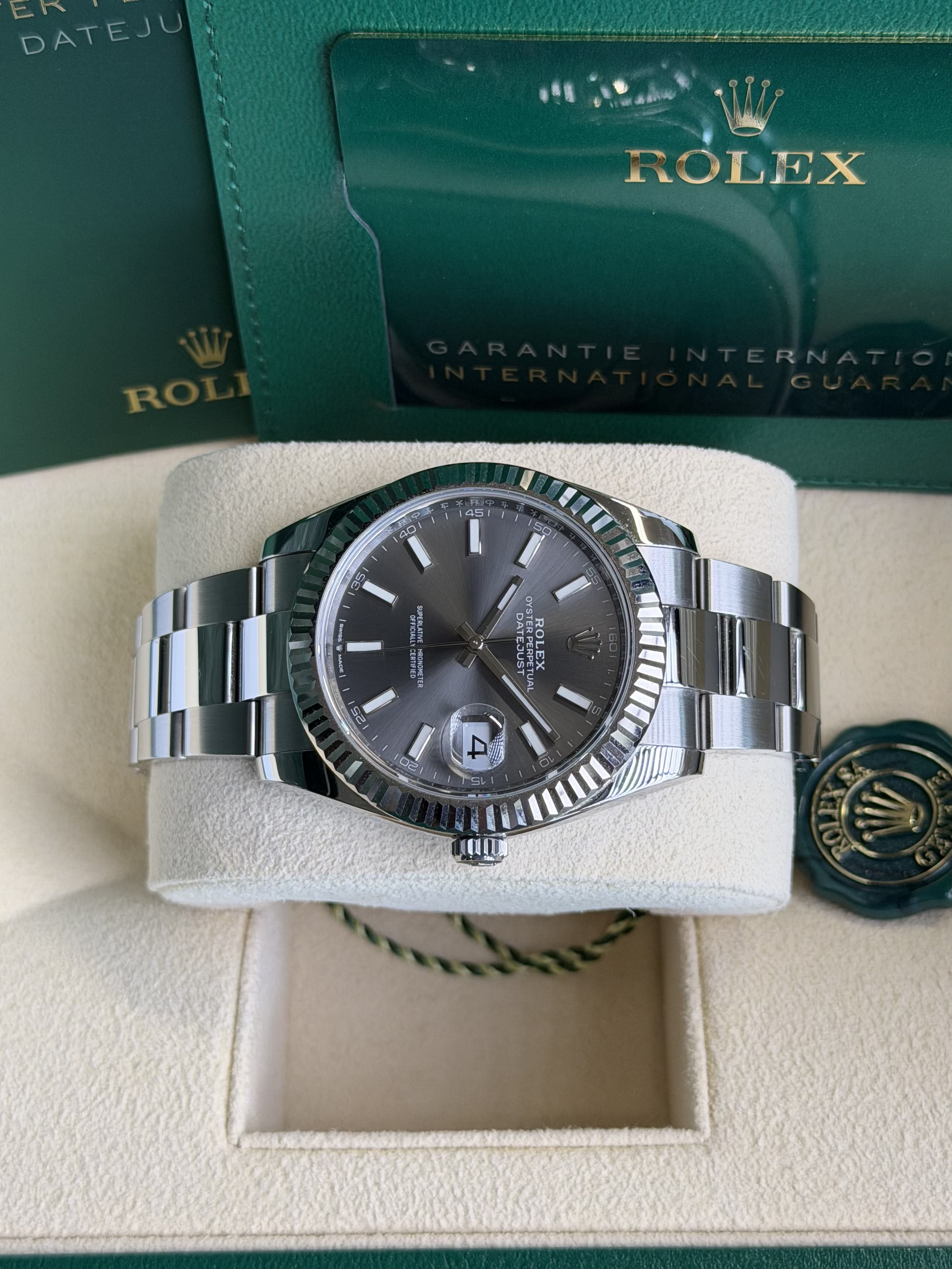 Watchrr - Authentic luxury watch