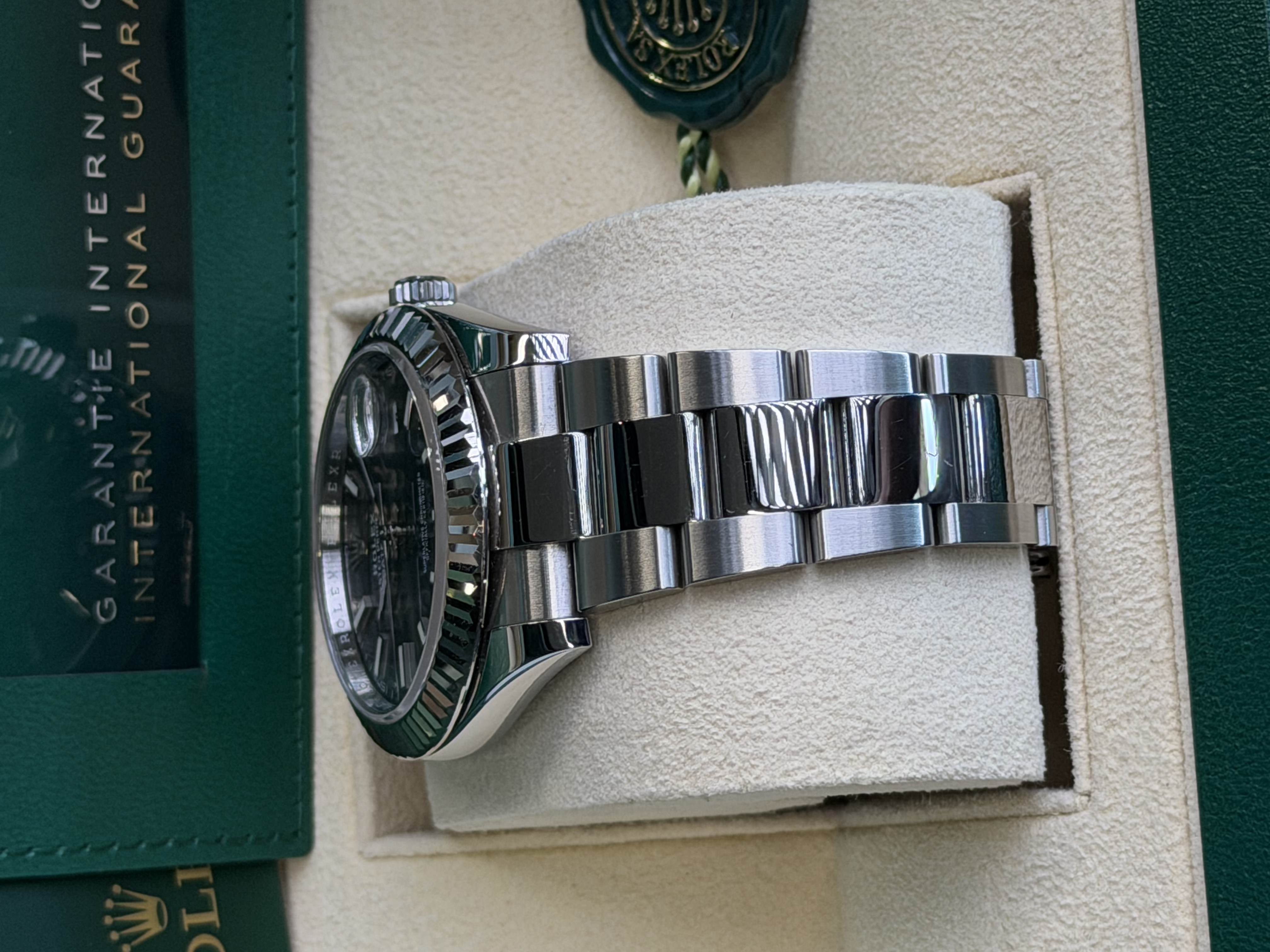 Watchrr - Authentic luxury watch