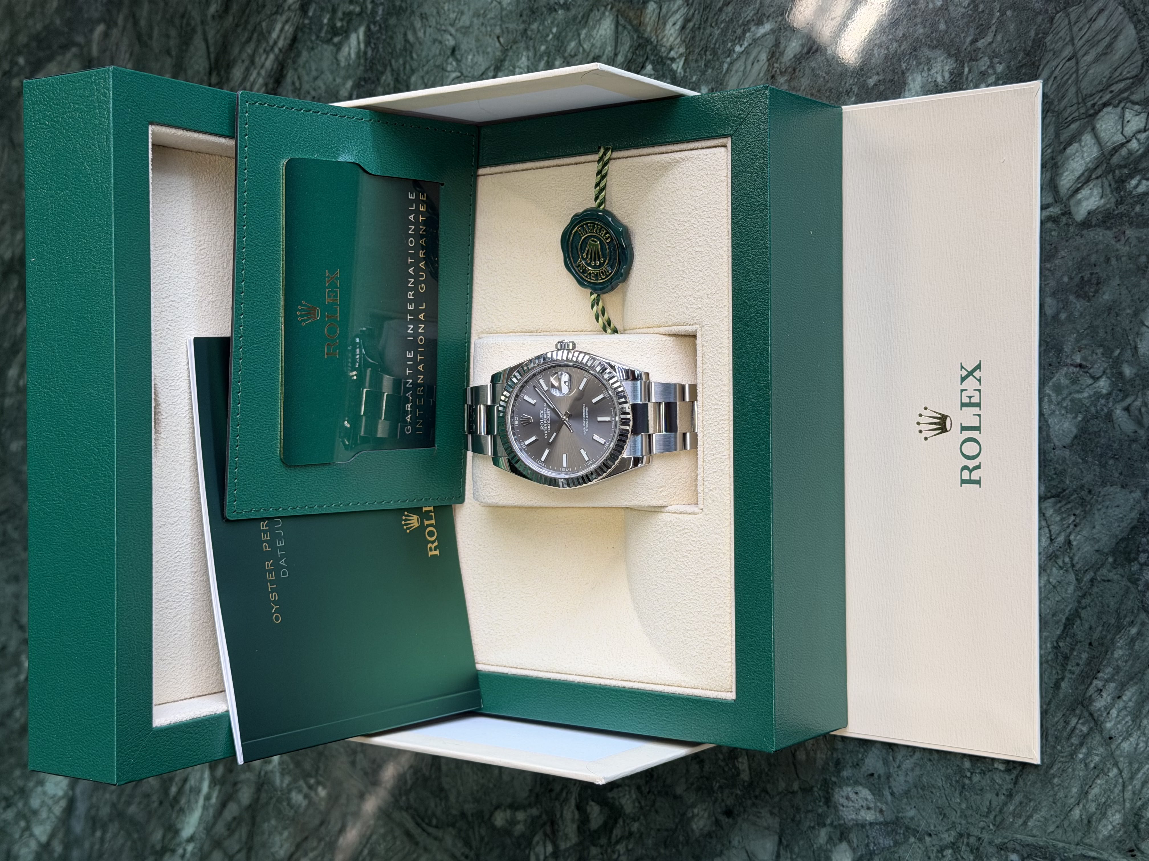 Watchrr - Authentic luxury watch