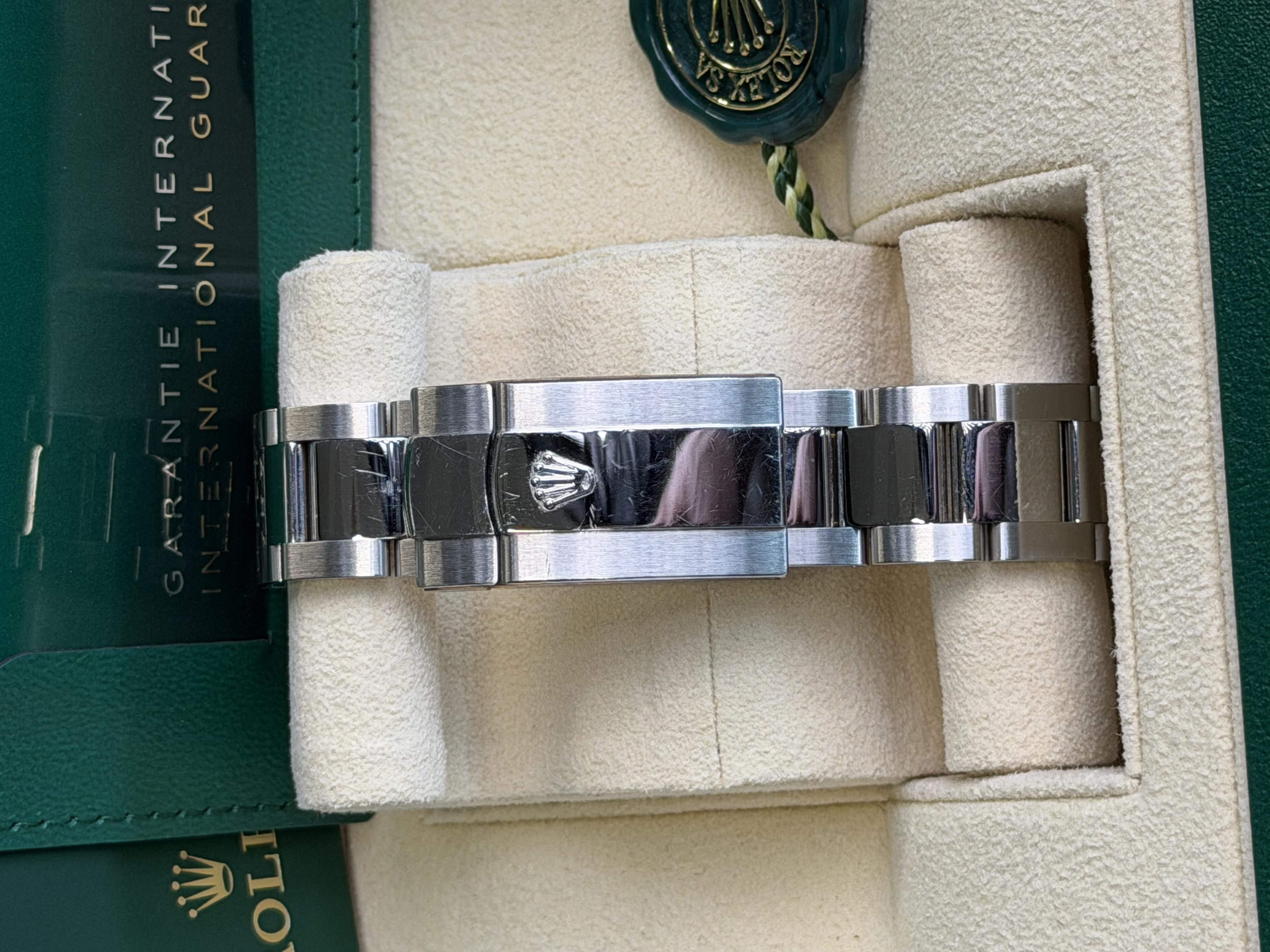 Watchrr - Authentic luxury watch