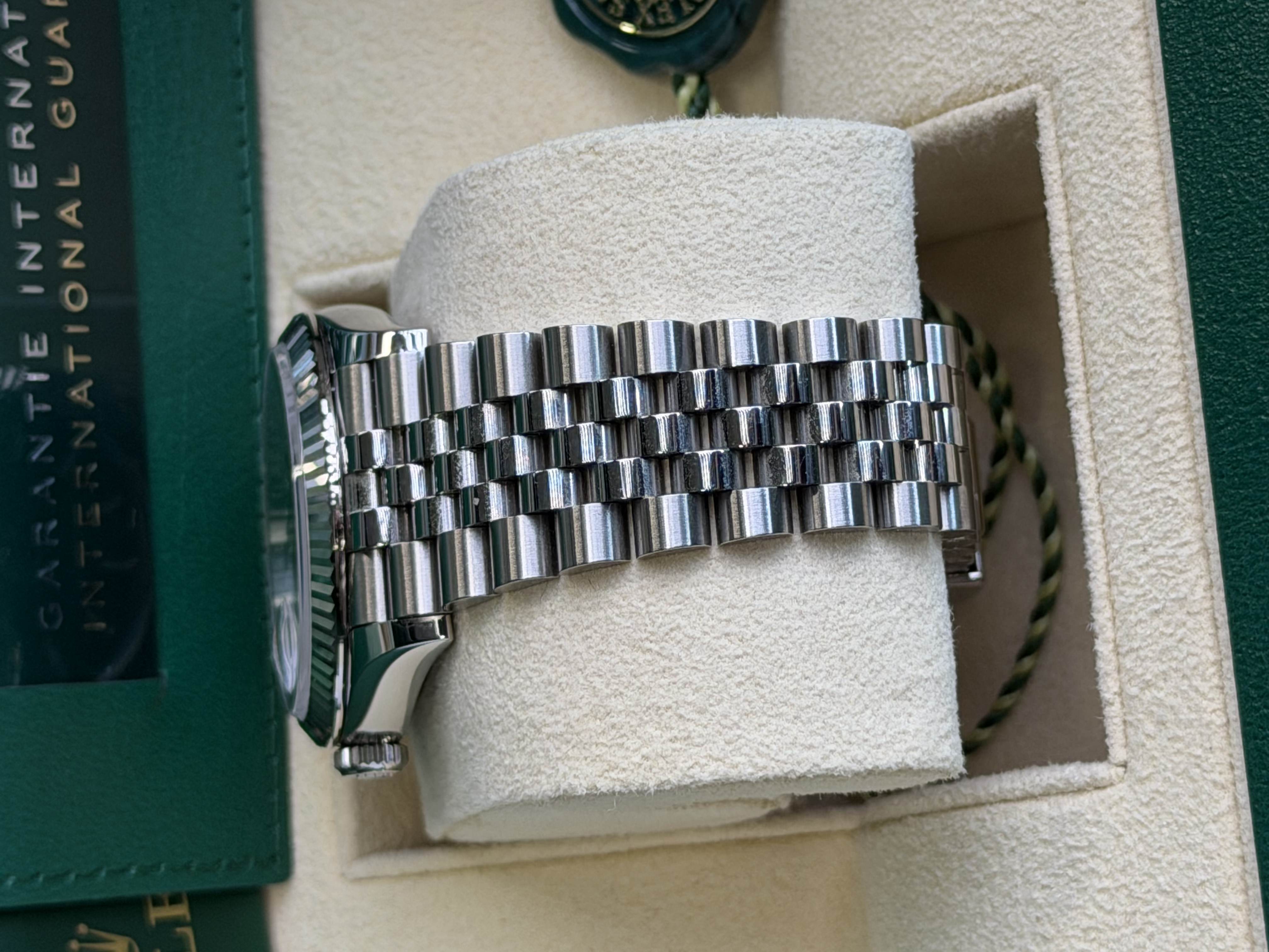 Watchrr - Authentic luxury watch