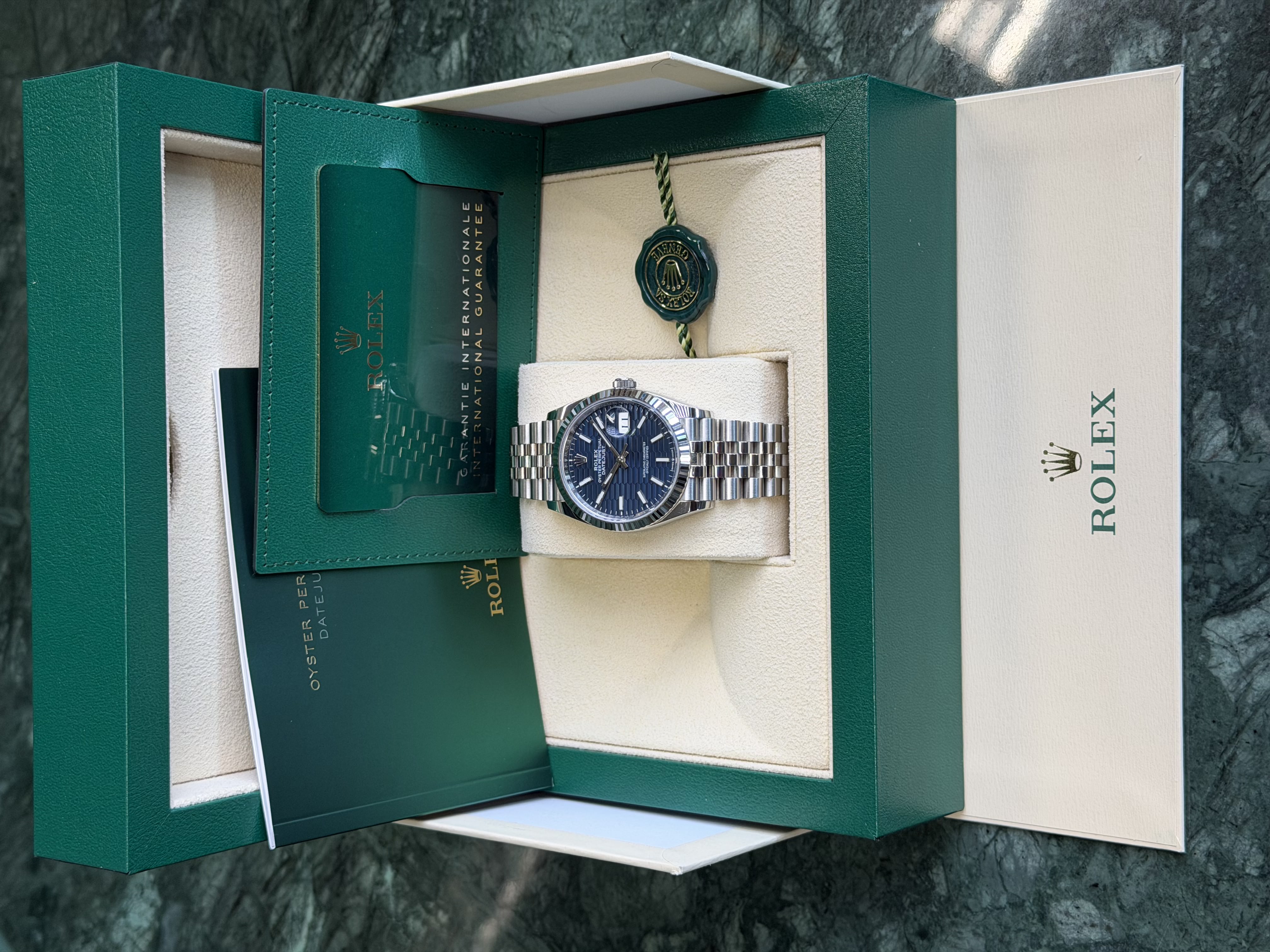 Watchrr - Authentic luxury watch