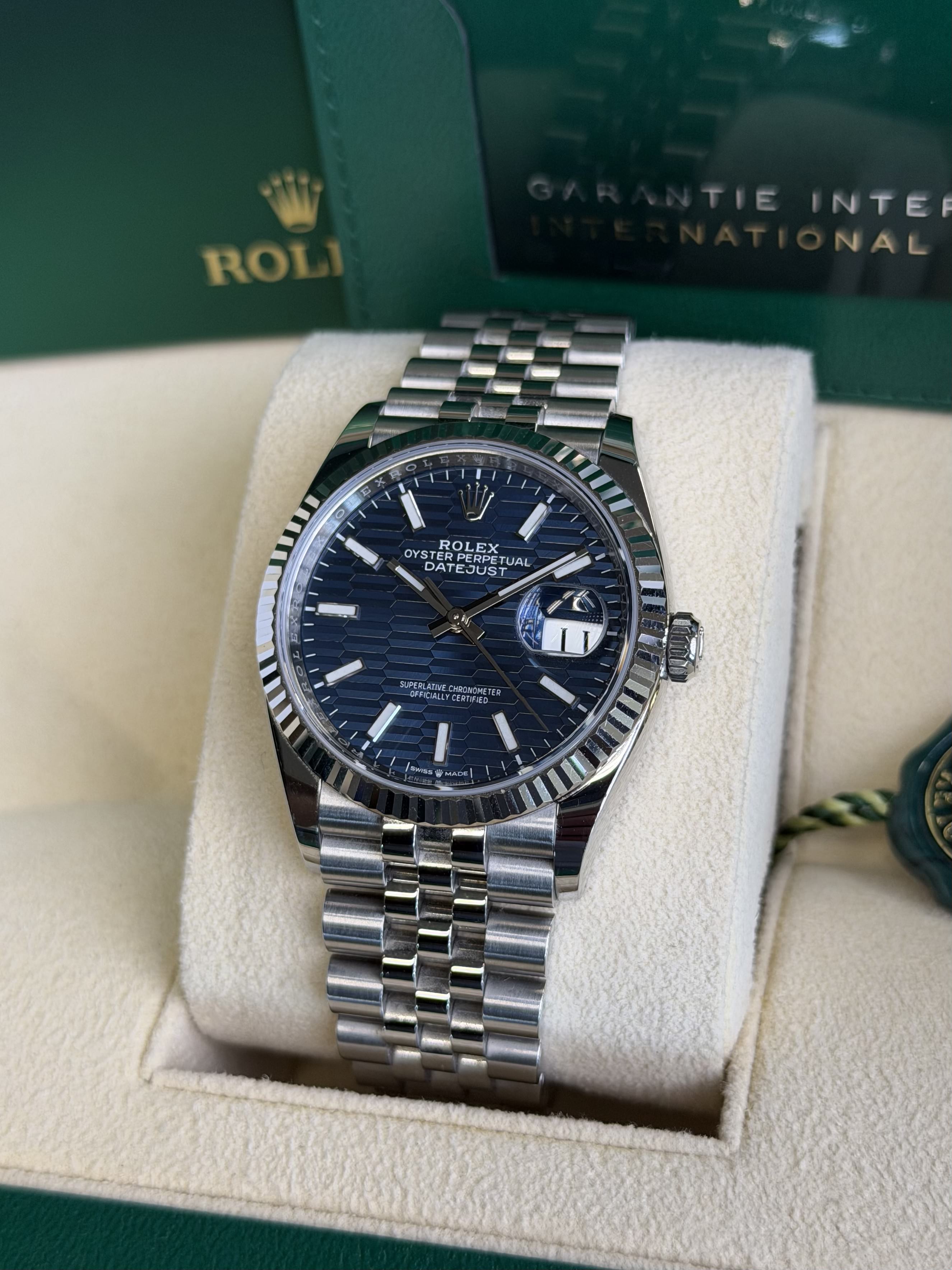 Watchrr - Authentic luxury watch