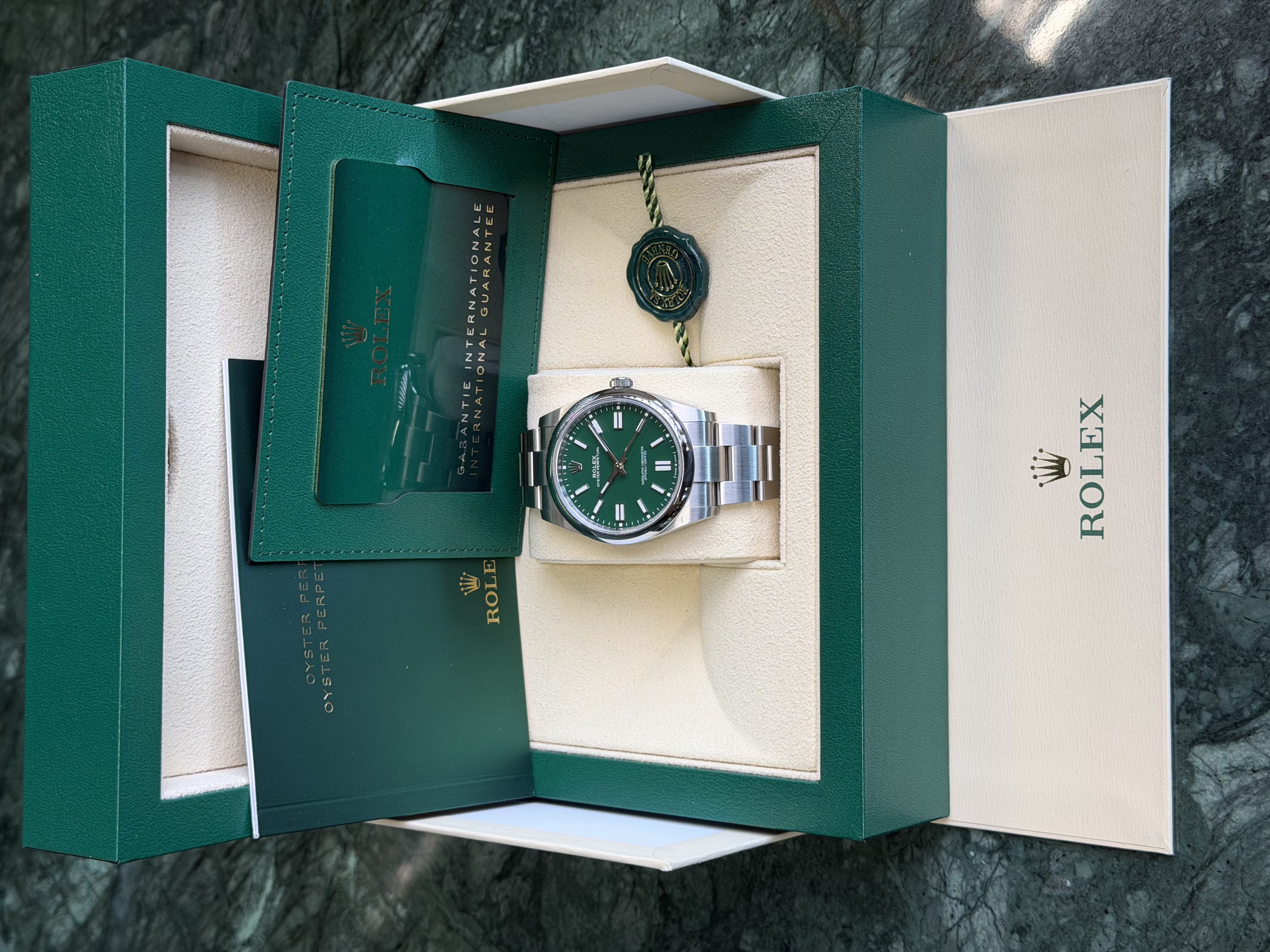 Watchrr - Authentic luxury watch