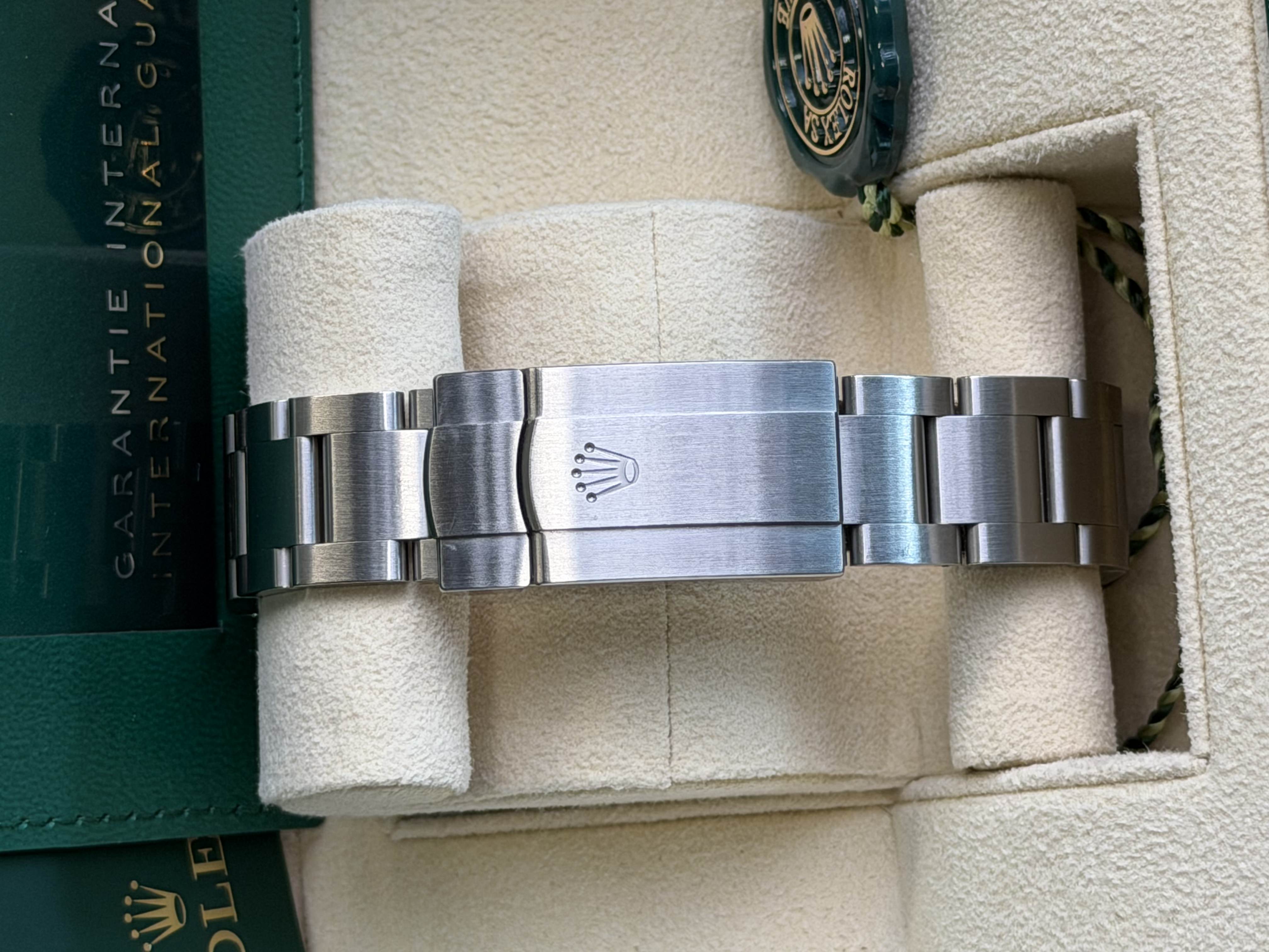 Watchrr - Authentic luxury watch