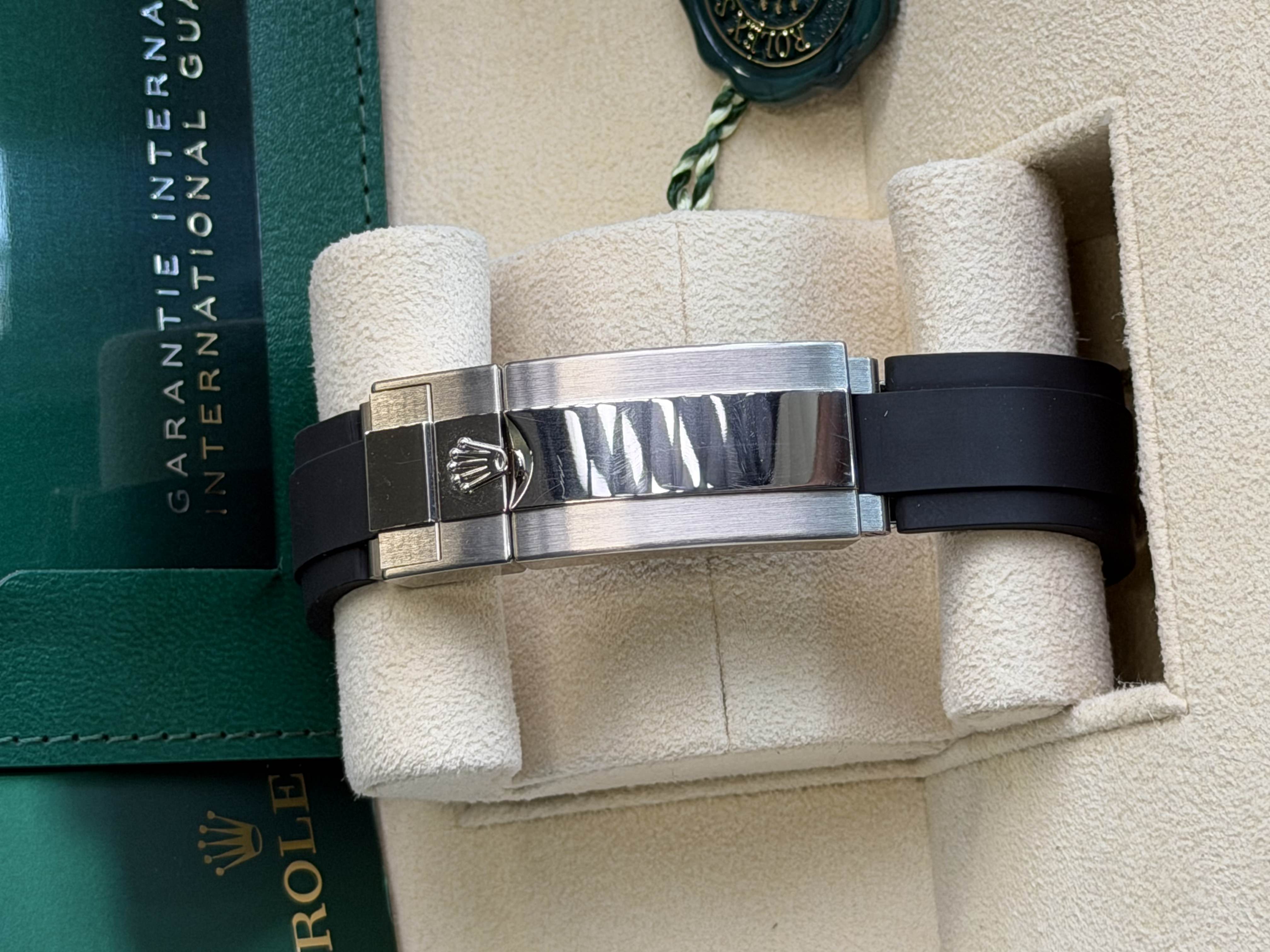Watchrr - Authentic luxury watch