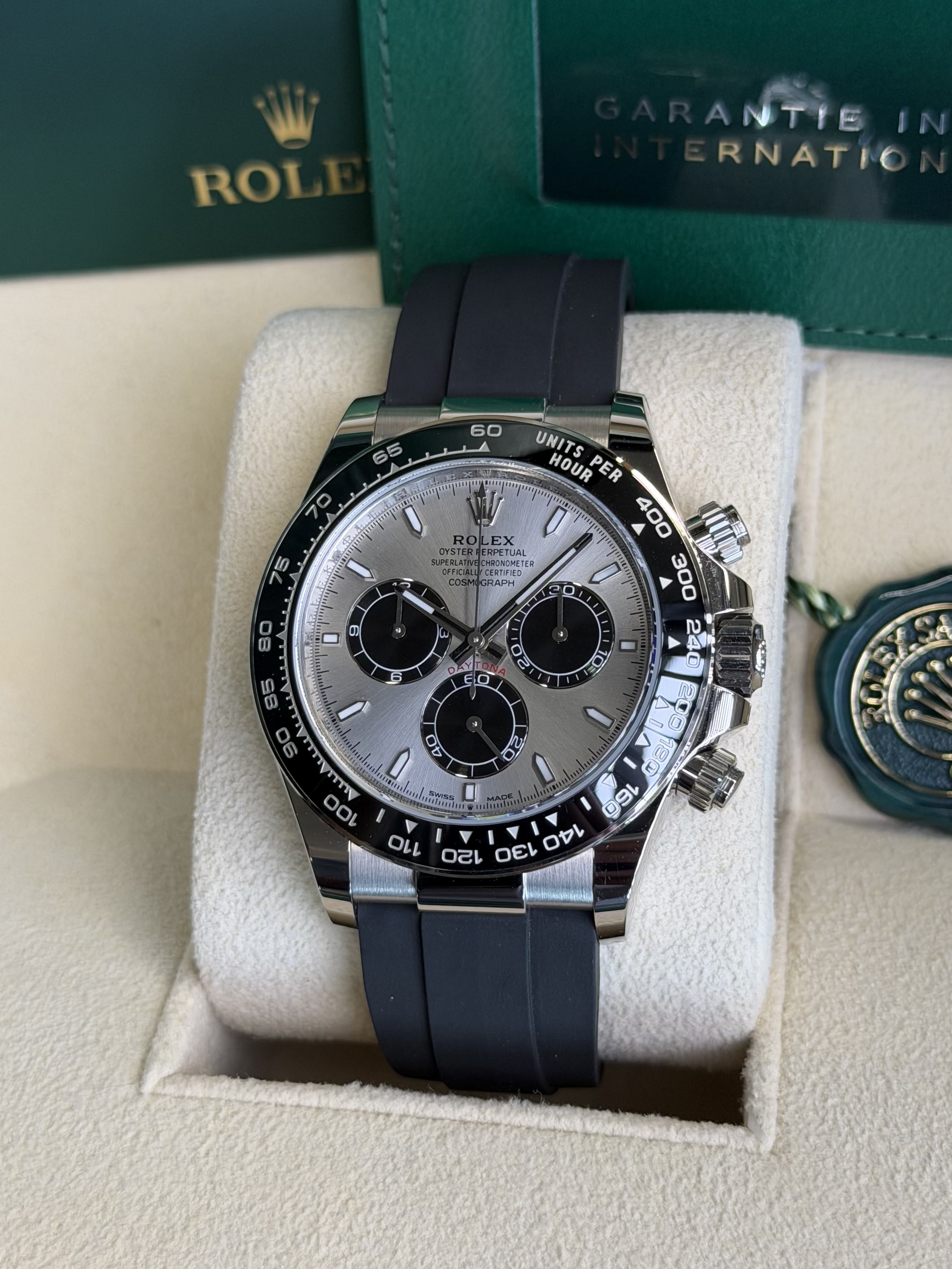 Watchrr - Authentic luxury watch