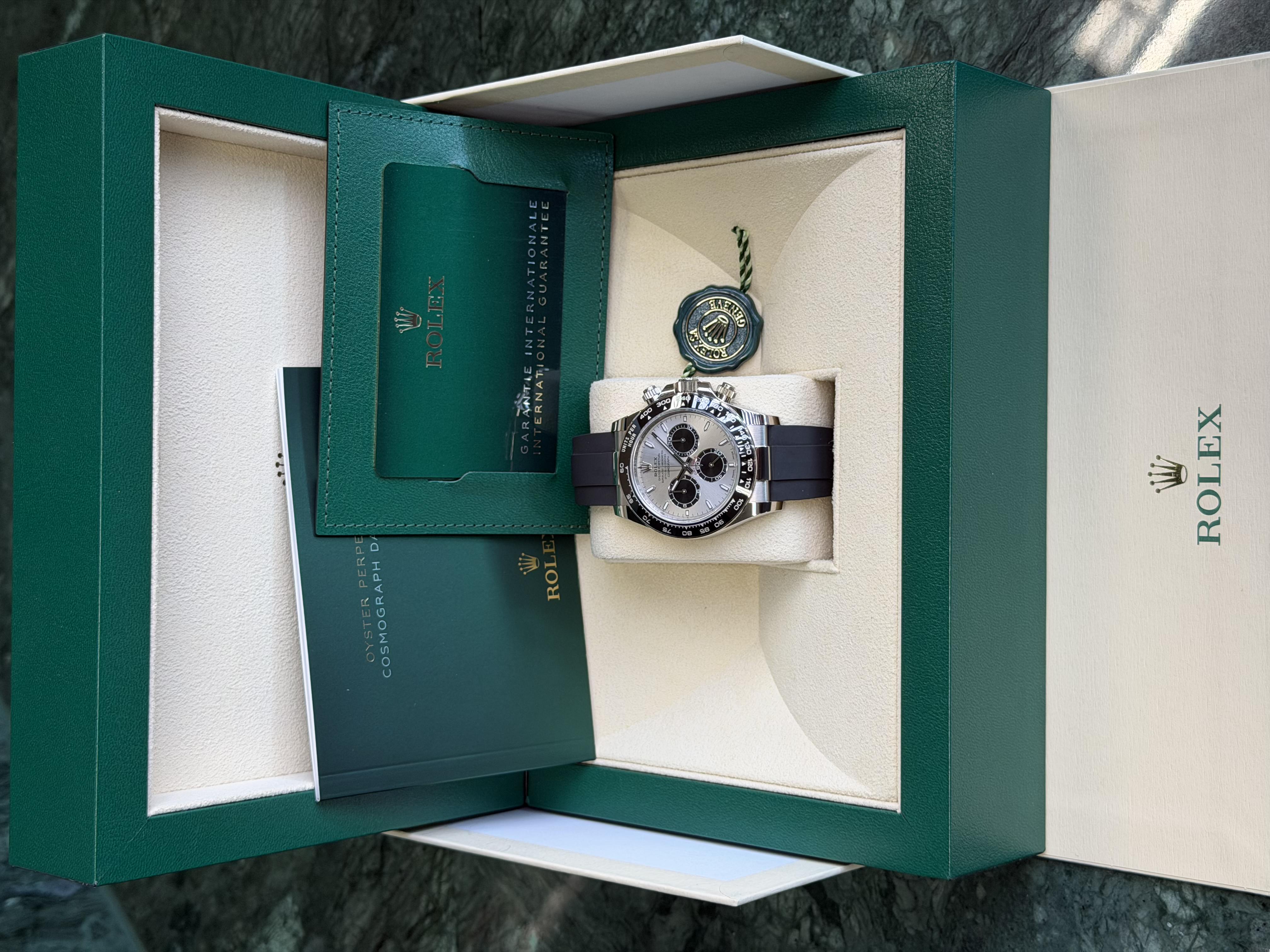 Watchrr - Authentic luxury watch