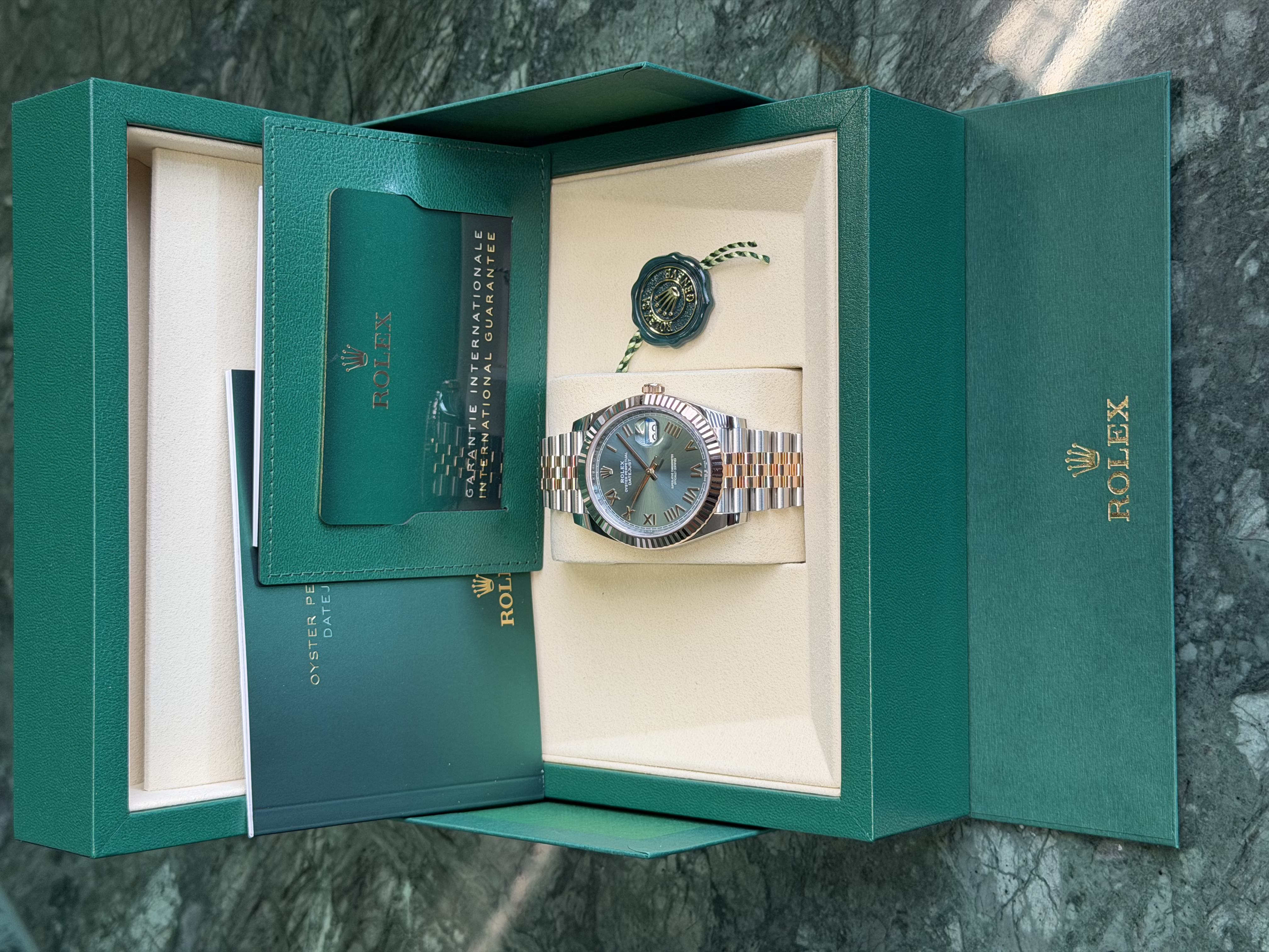 Watchrr - Authentic luxury watch