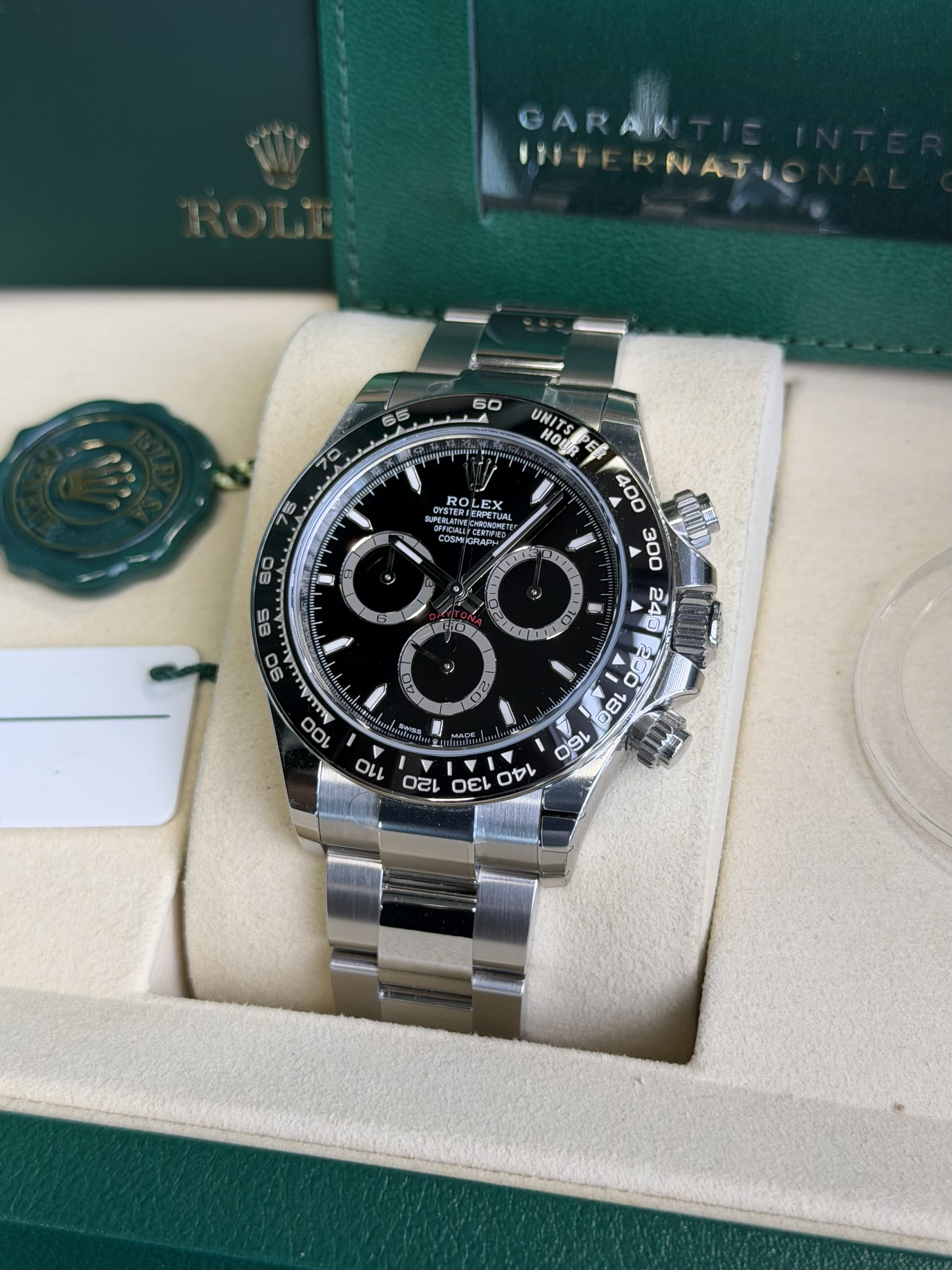 Watchrr - Authentic luxury watch