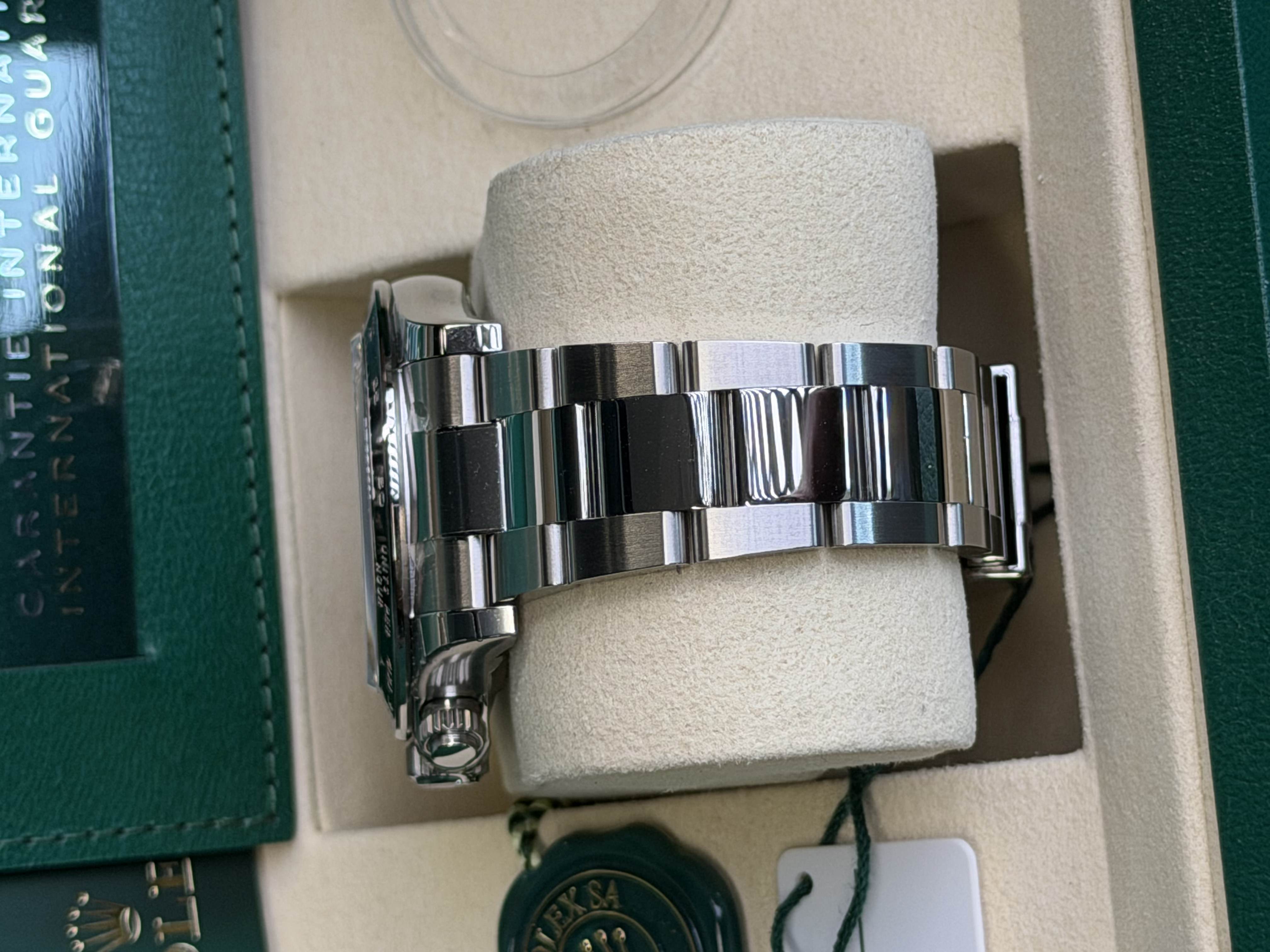 Watchrr - Authentic luxury watch