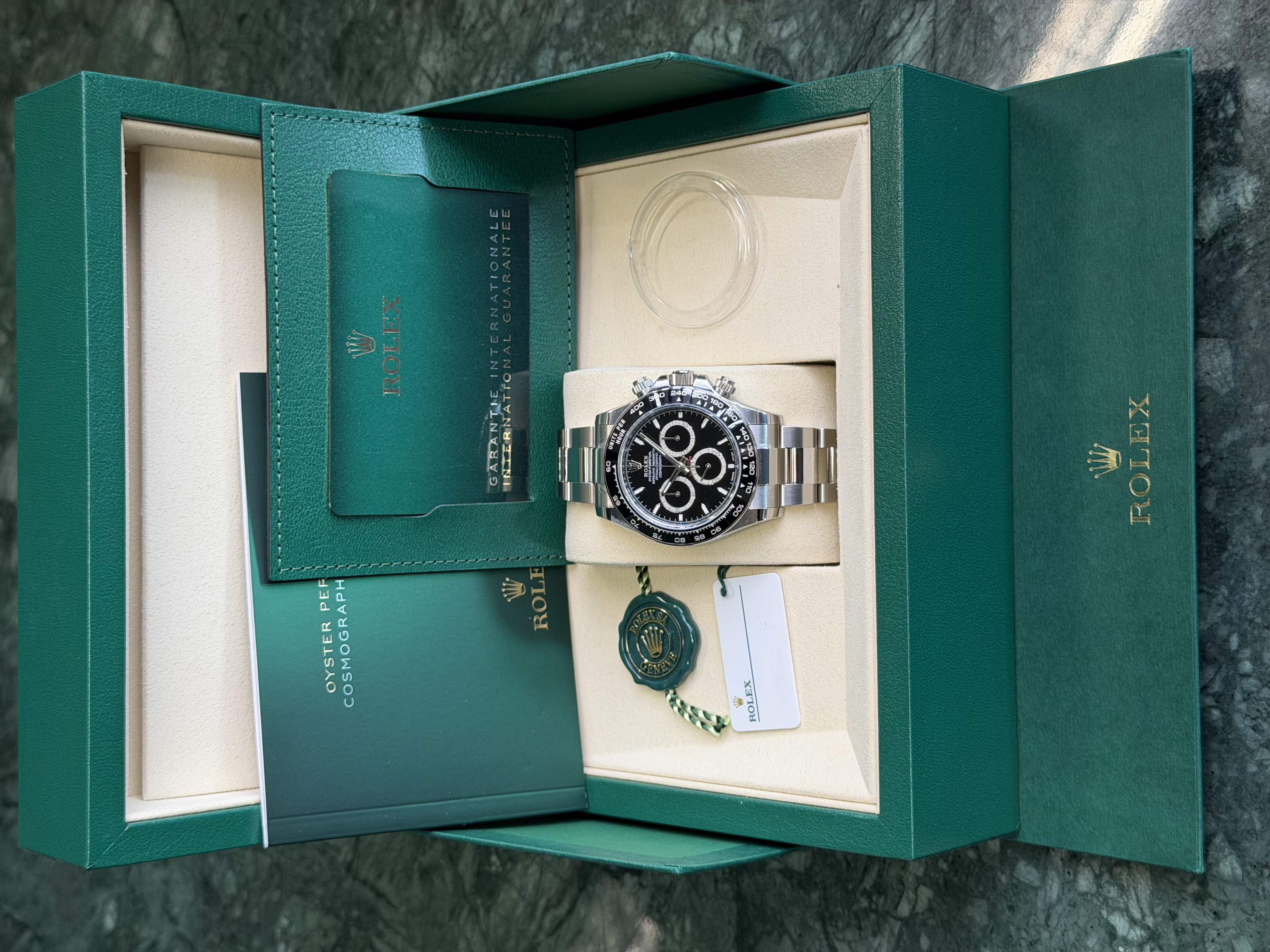 Watchrr - Authentic luxury watch
