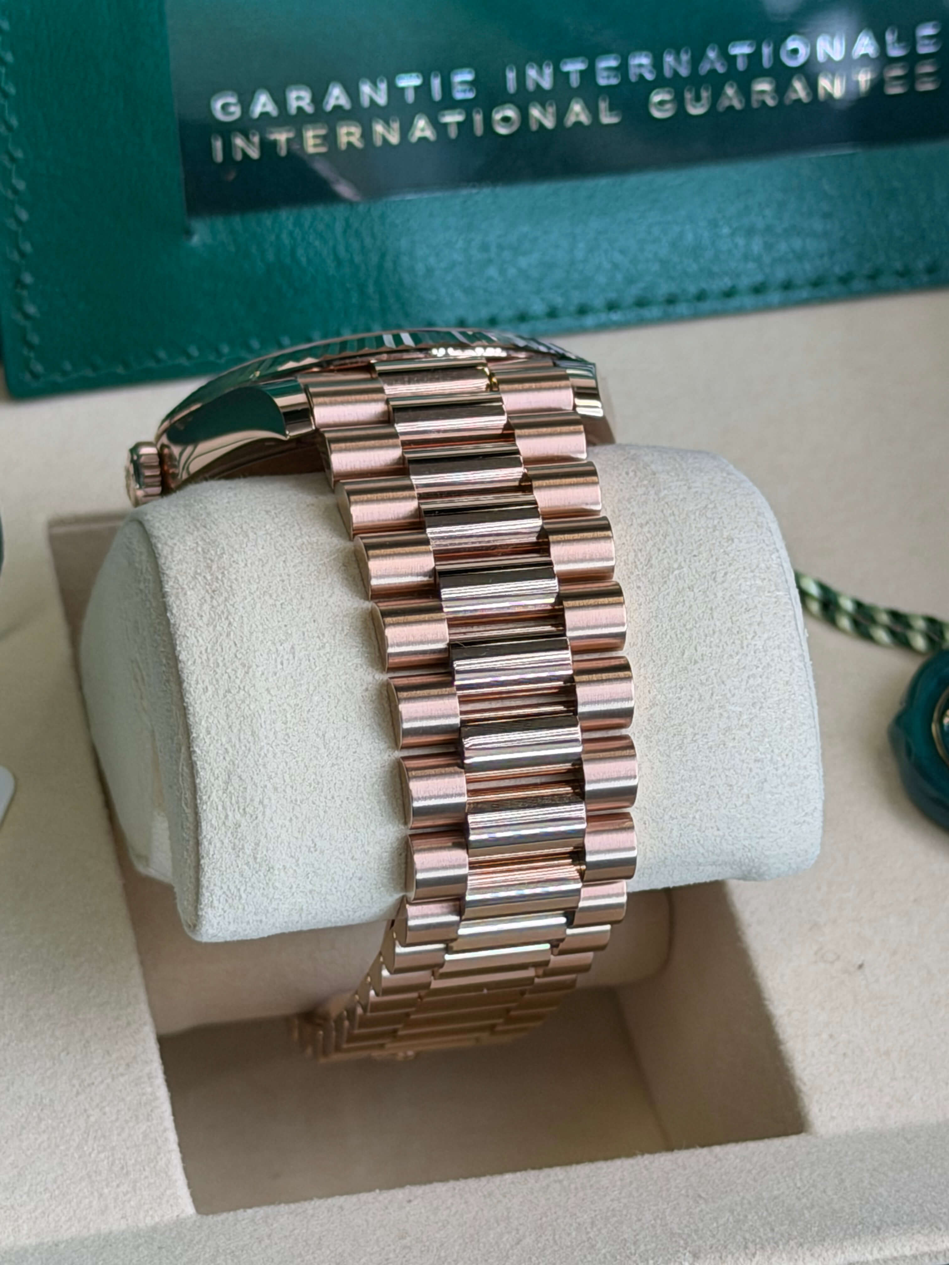 Watchrr - Authentic luxury watch