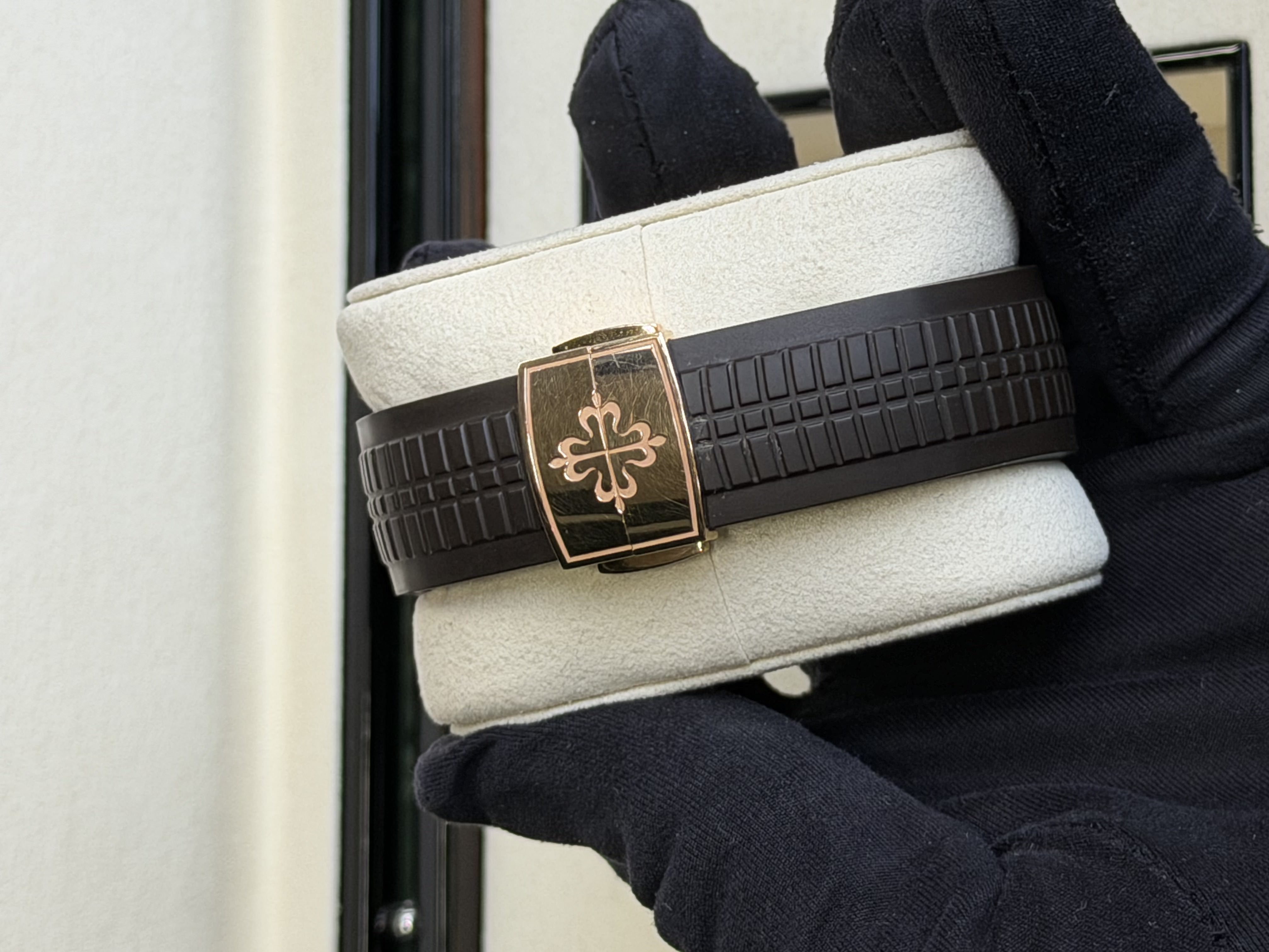 Watchrr - Authentic luxury watch