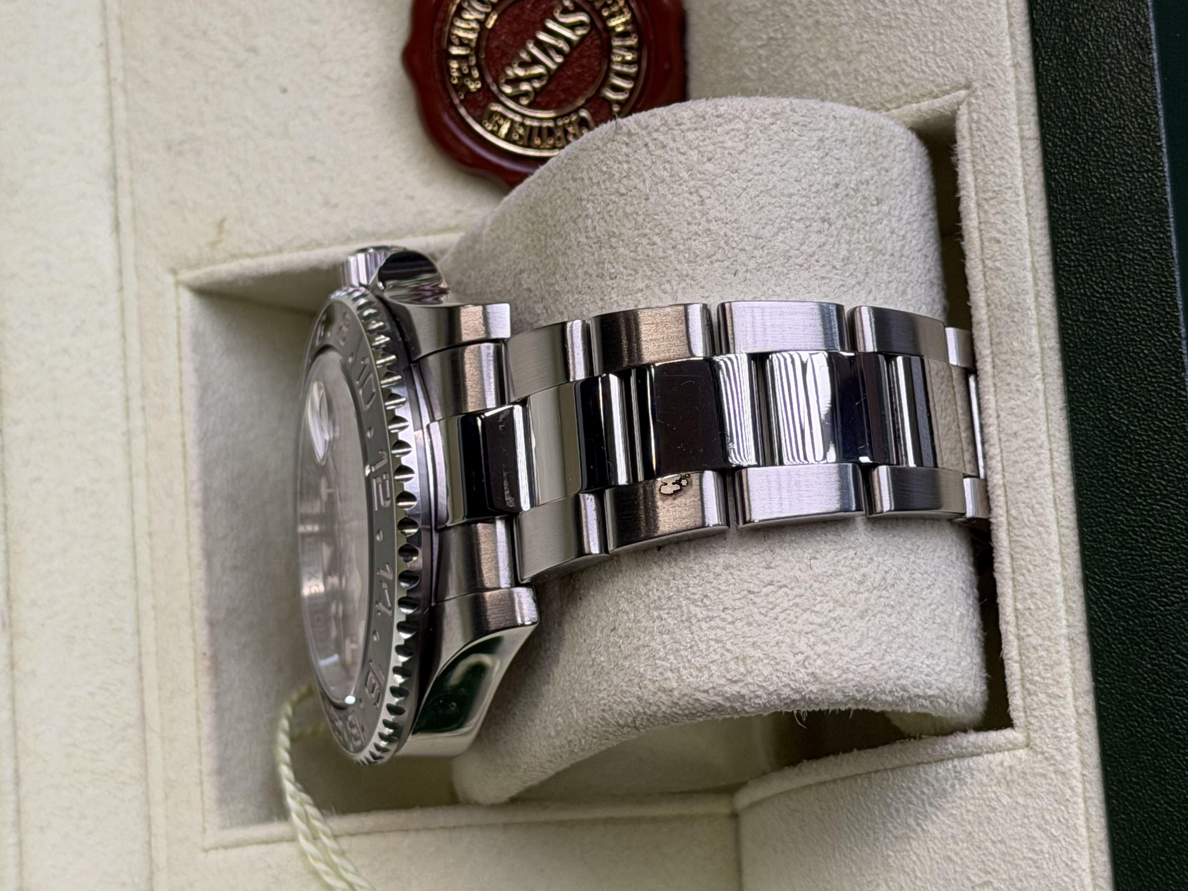 Watchrr - Authentic luxury watch