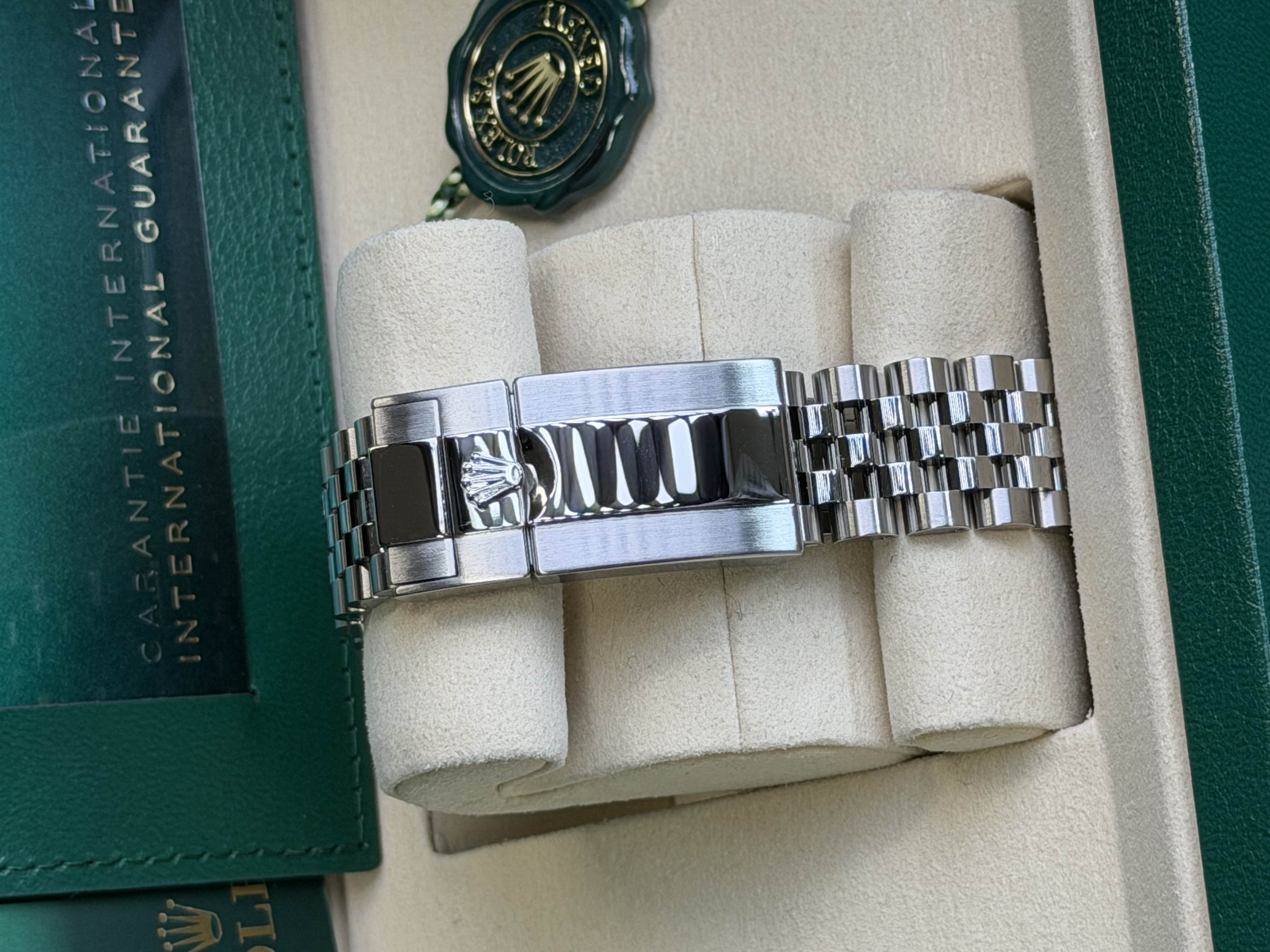Watchrr - Authentic luxury watch