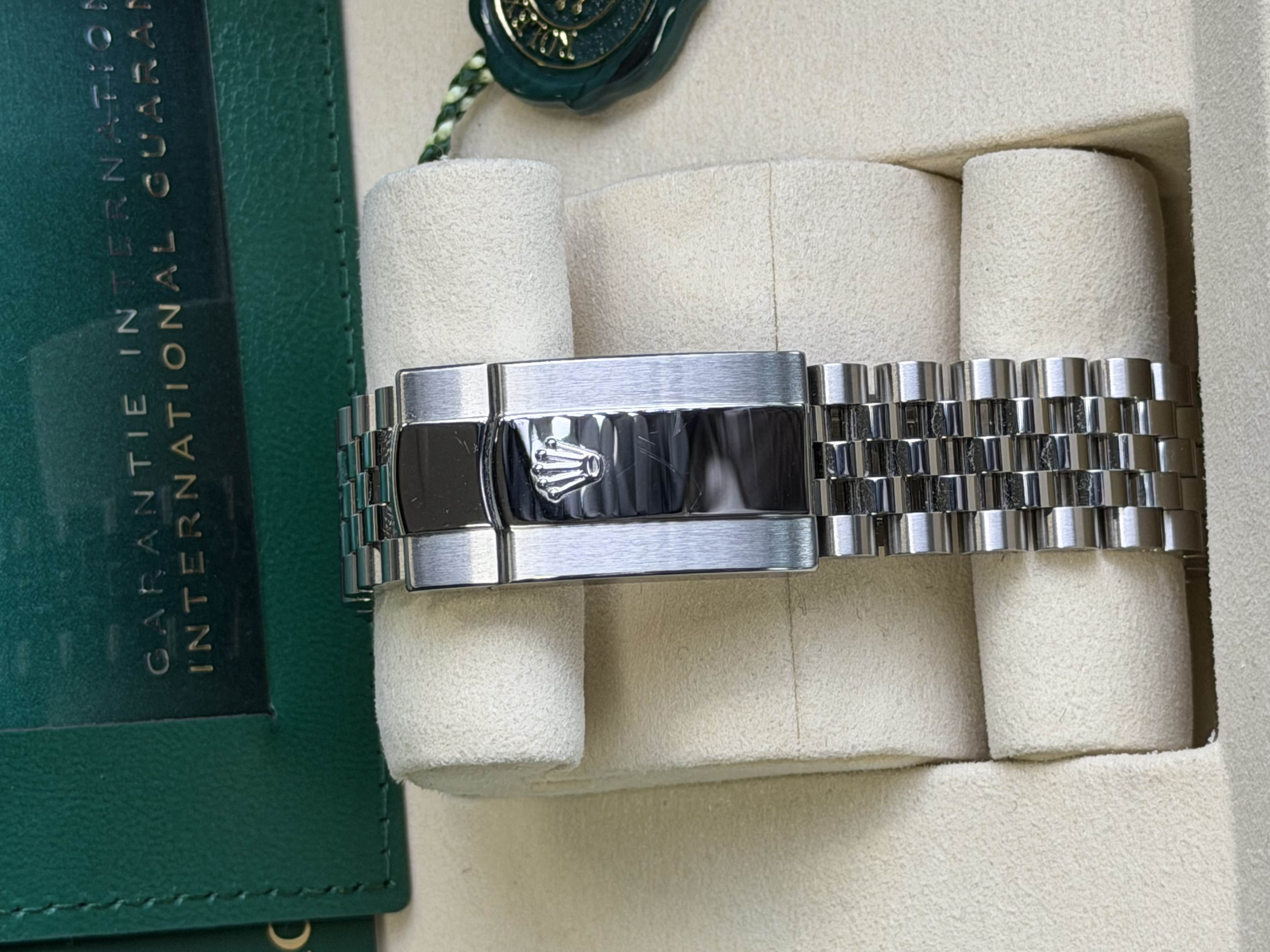 Watchrr - Authentic luxury watch