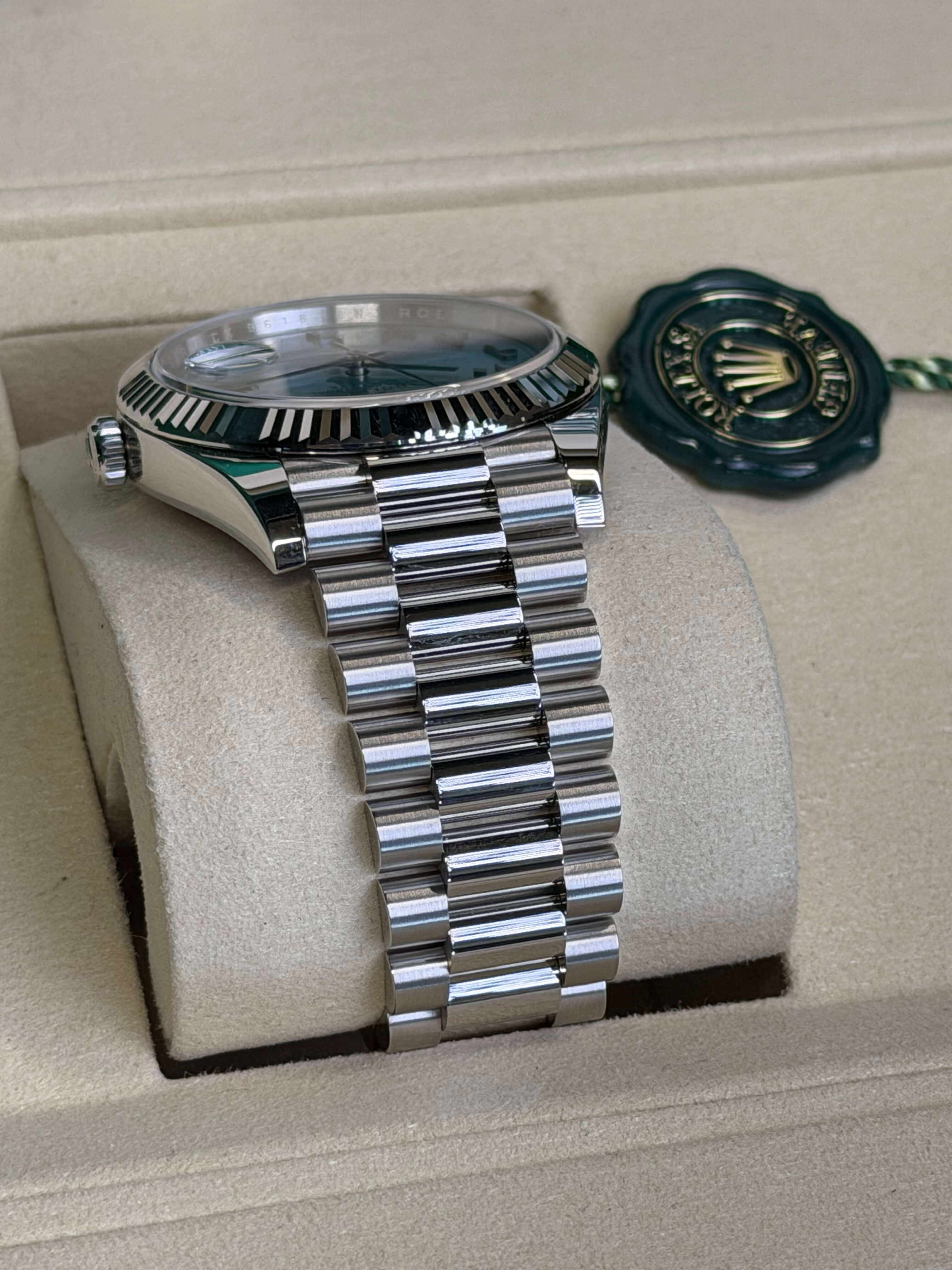 Watchrr - Authentic luxury watch