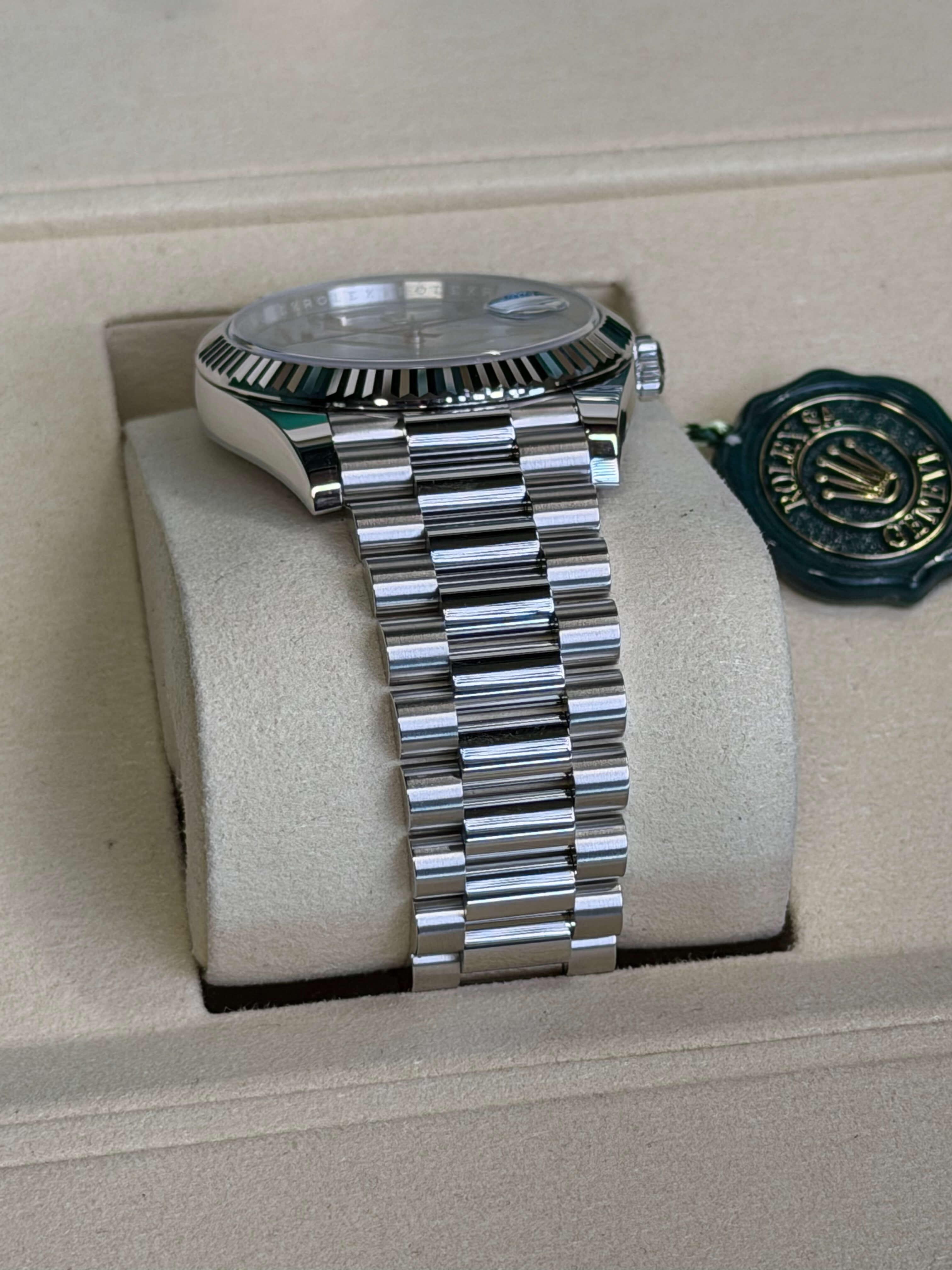 Watchrr - Authentic luxury watch