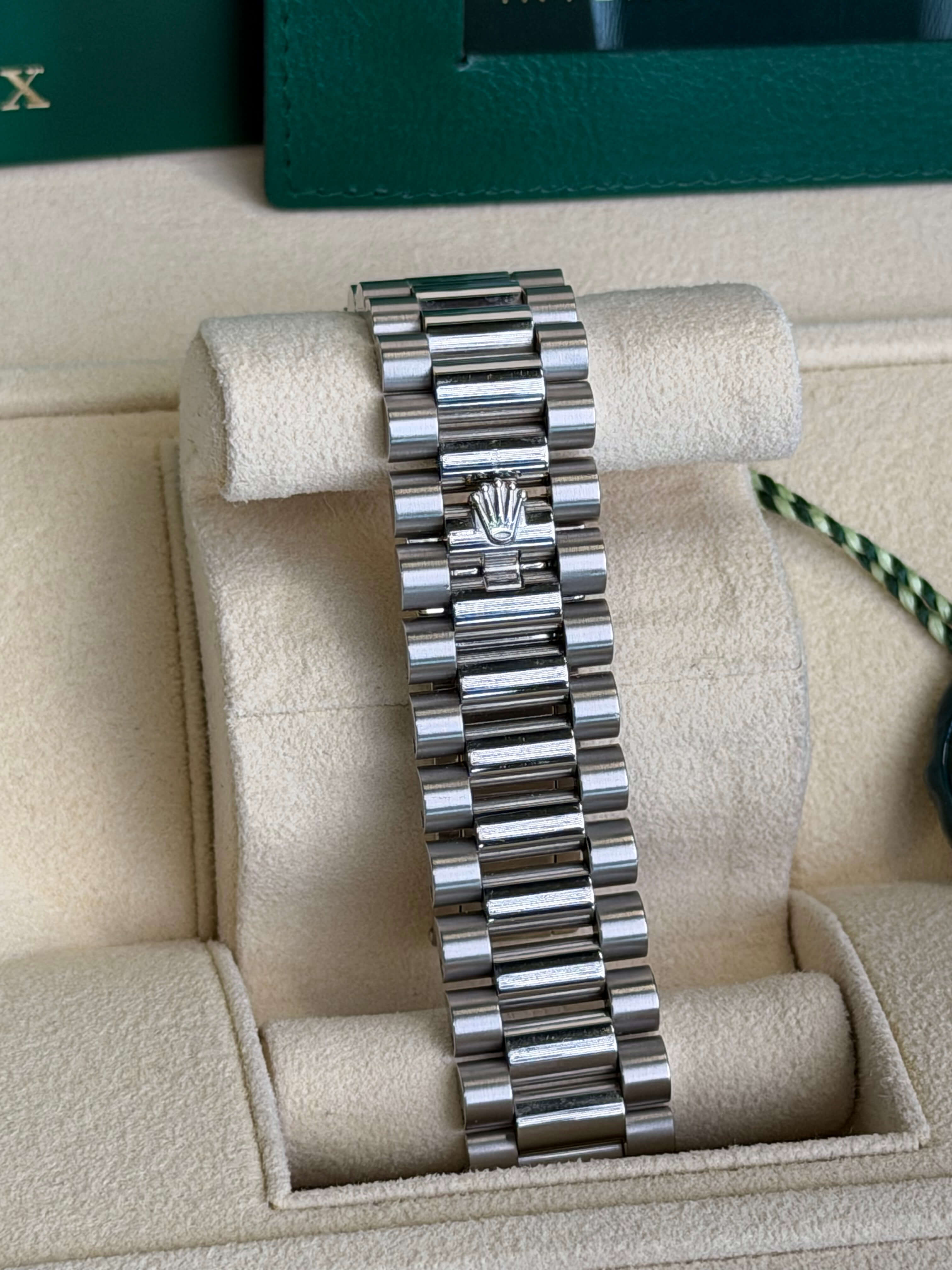 Watchrr - Authentic luxury watch