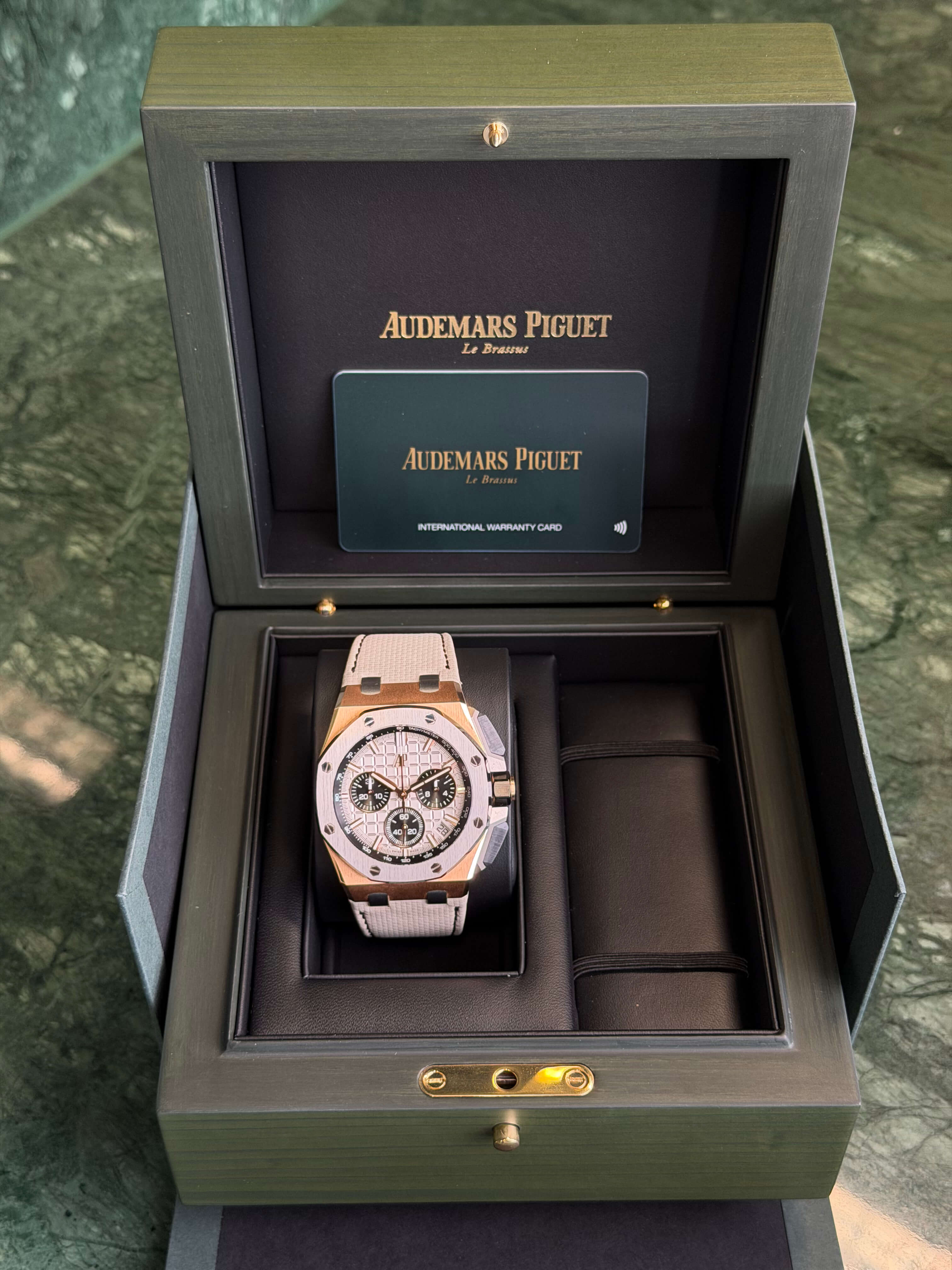 Watchrr - Authentic luxury watch