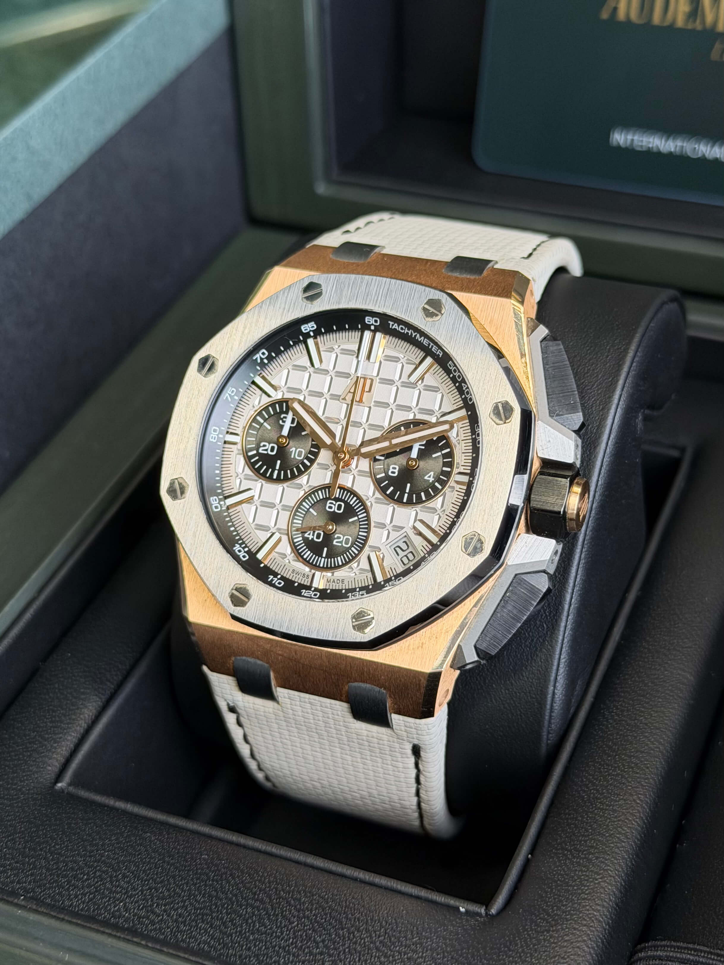 Watchrr - Authentic luxury watch