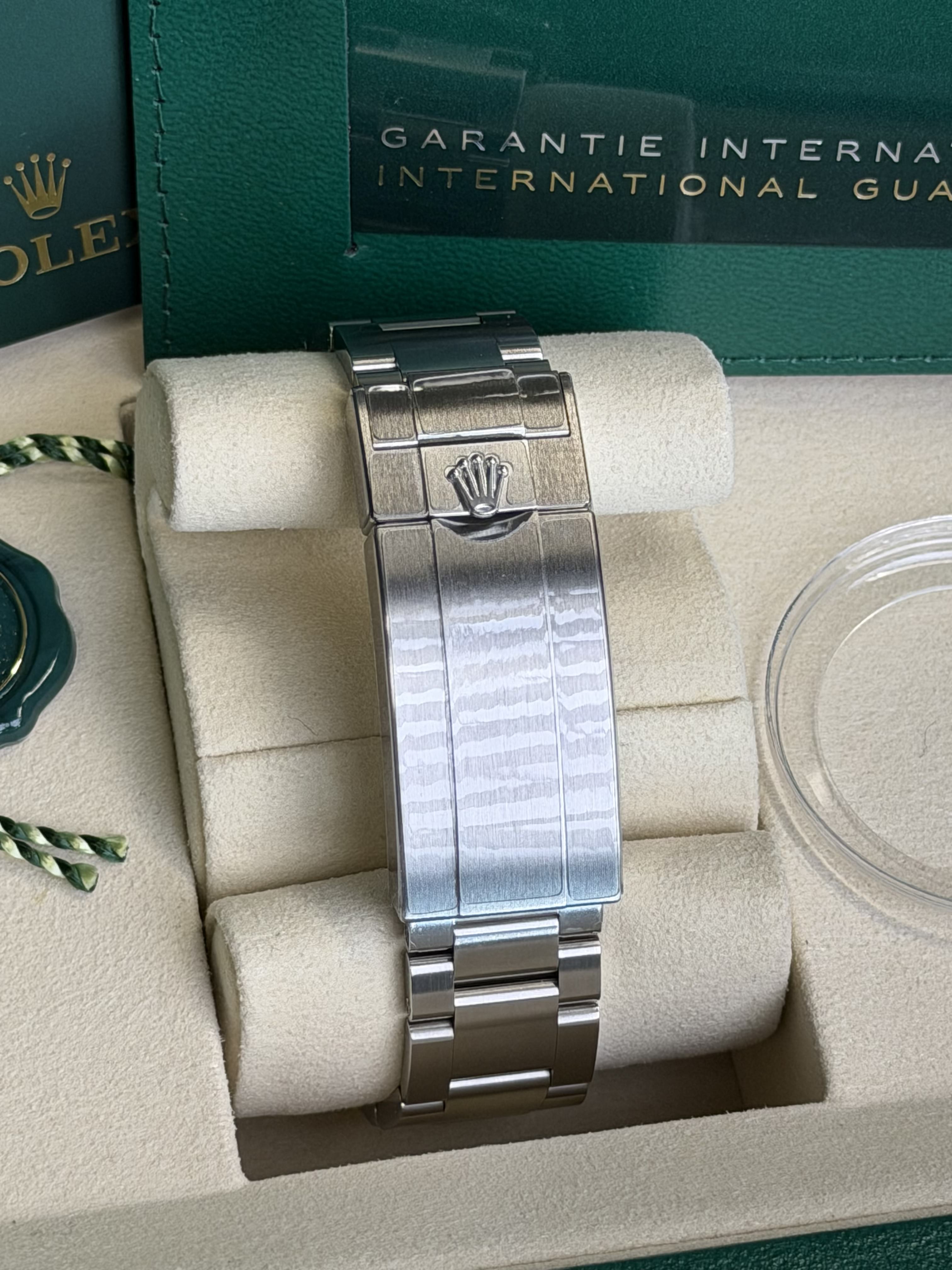 Watchrr - Authentic luxury watch