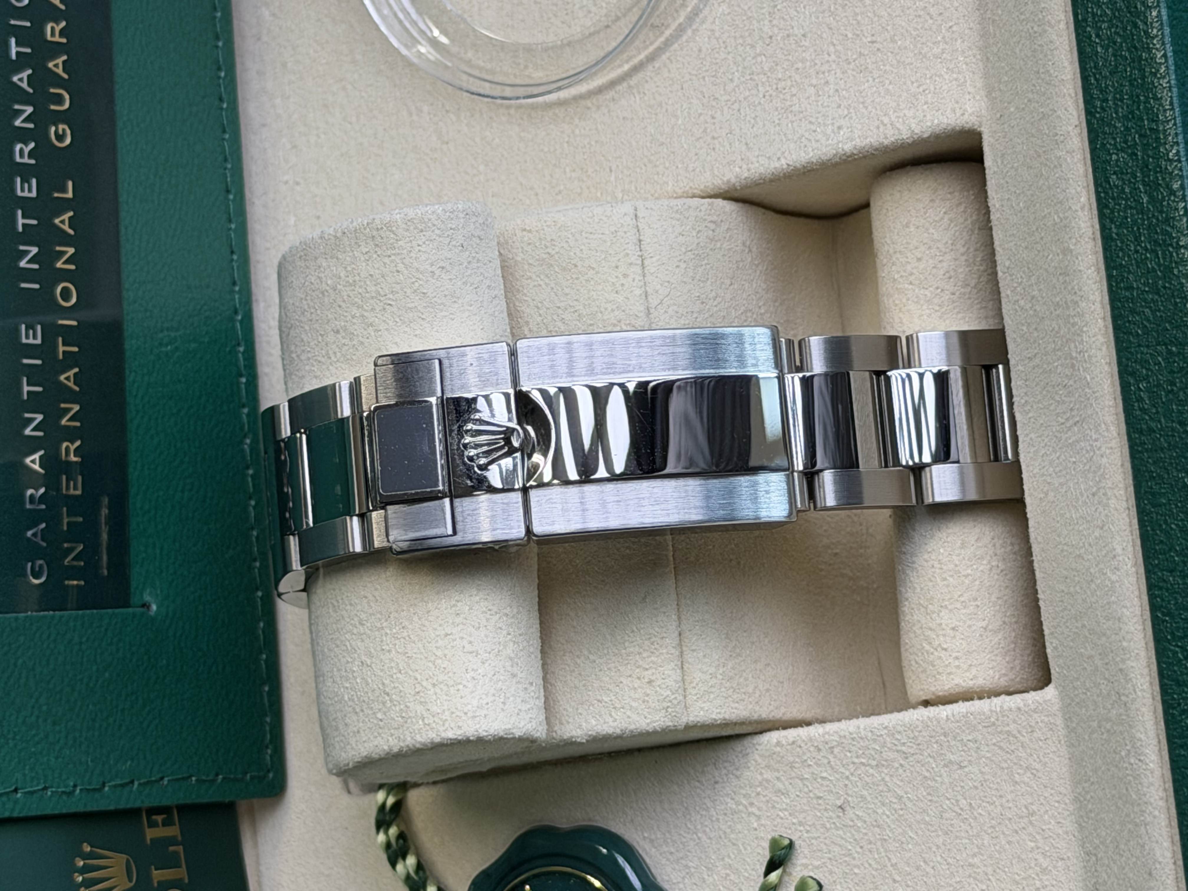 Watchrr - Authentic luxury watch