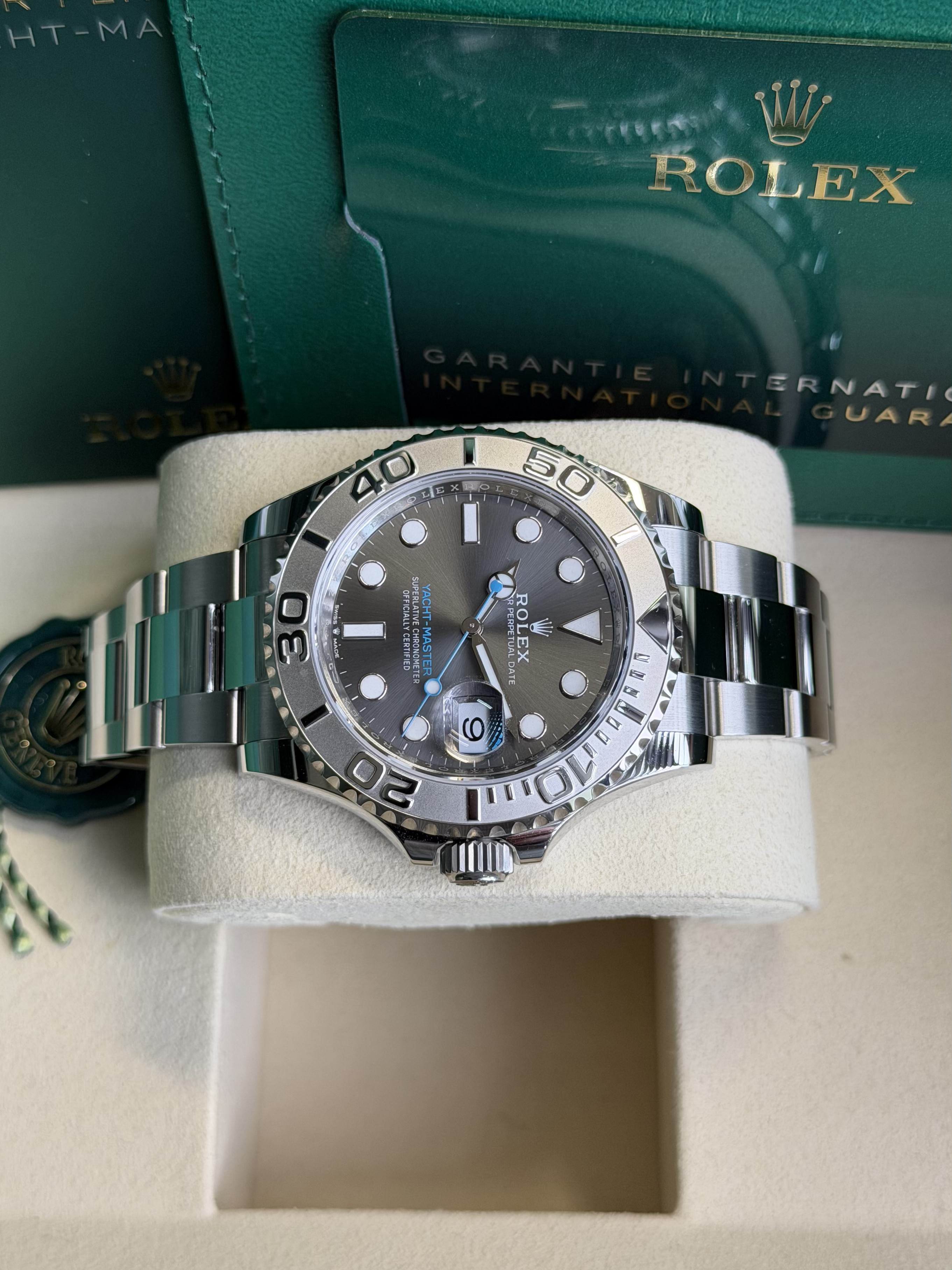 Watchrr - Authentic luxury watch