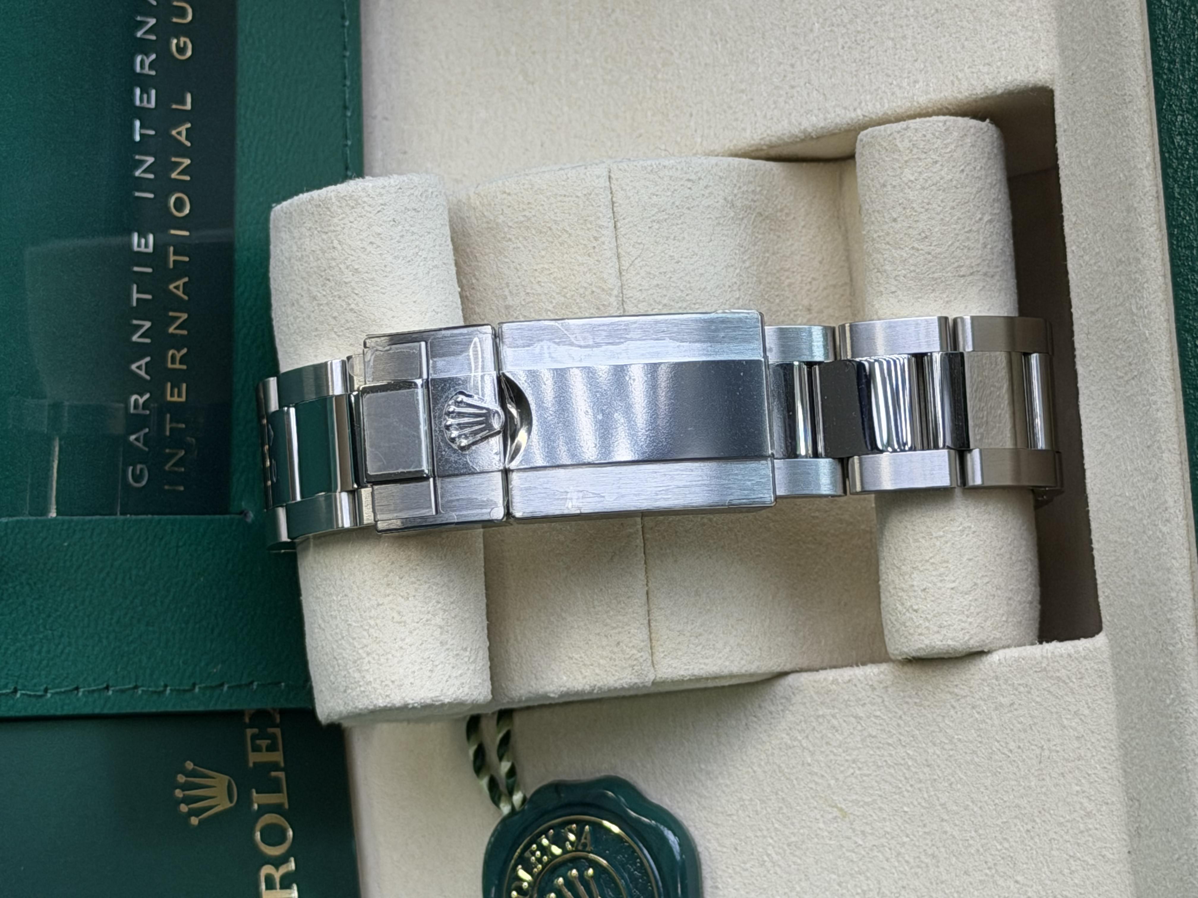 Watchrr - Authentic luxury watch