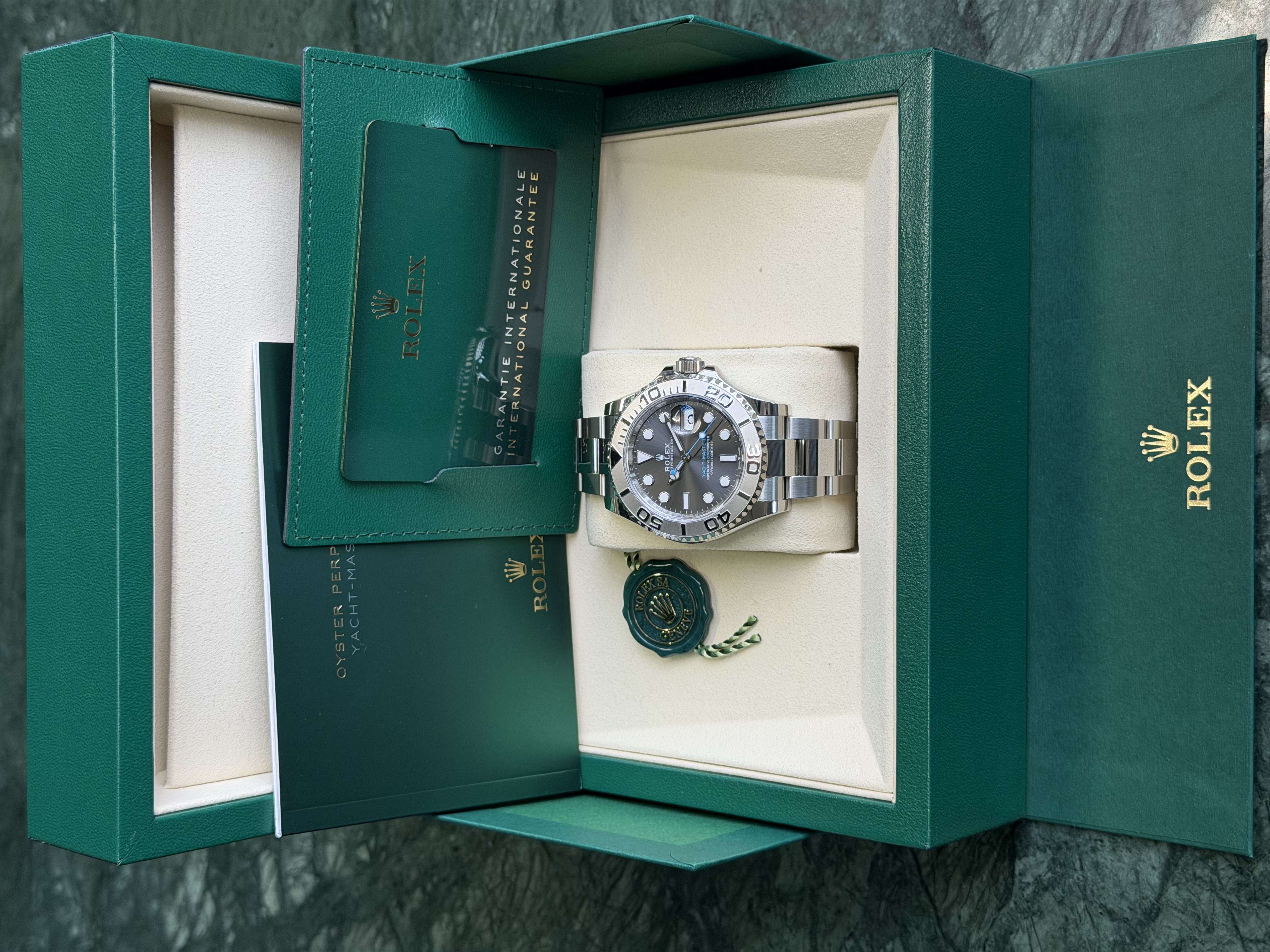 Watchrr - Authentic luxury watch