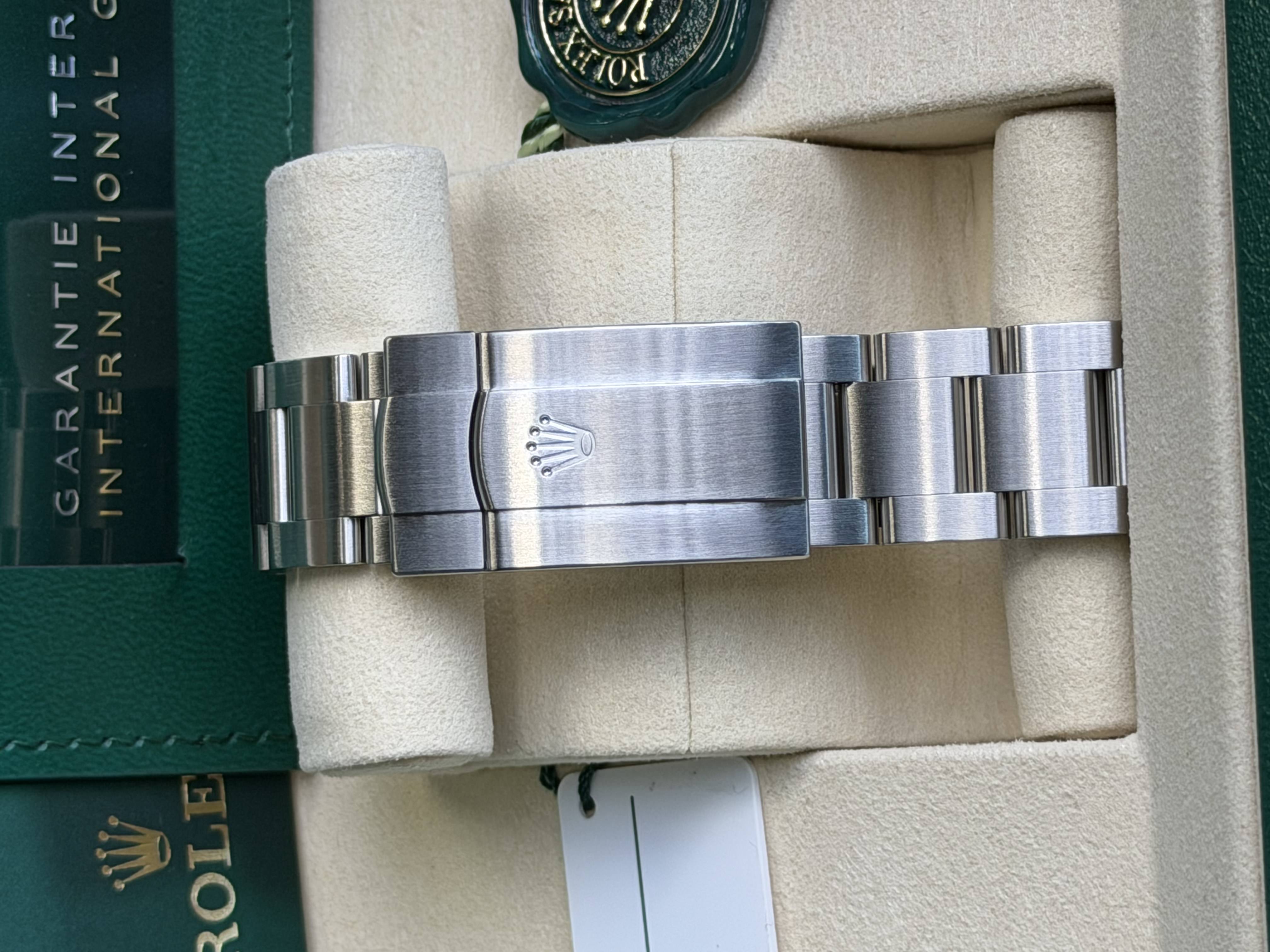 Watchrr - Authentic luxury watch