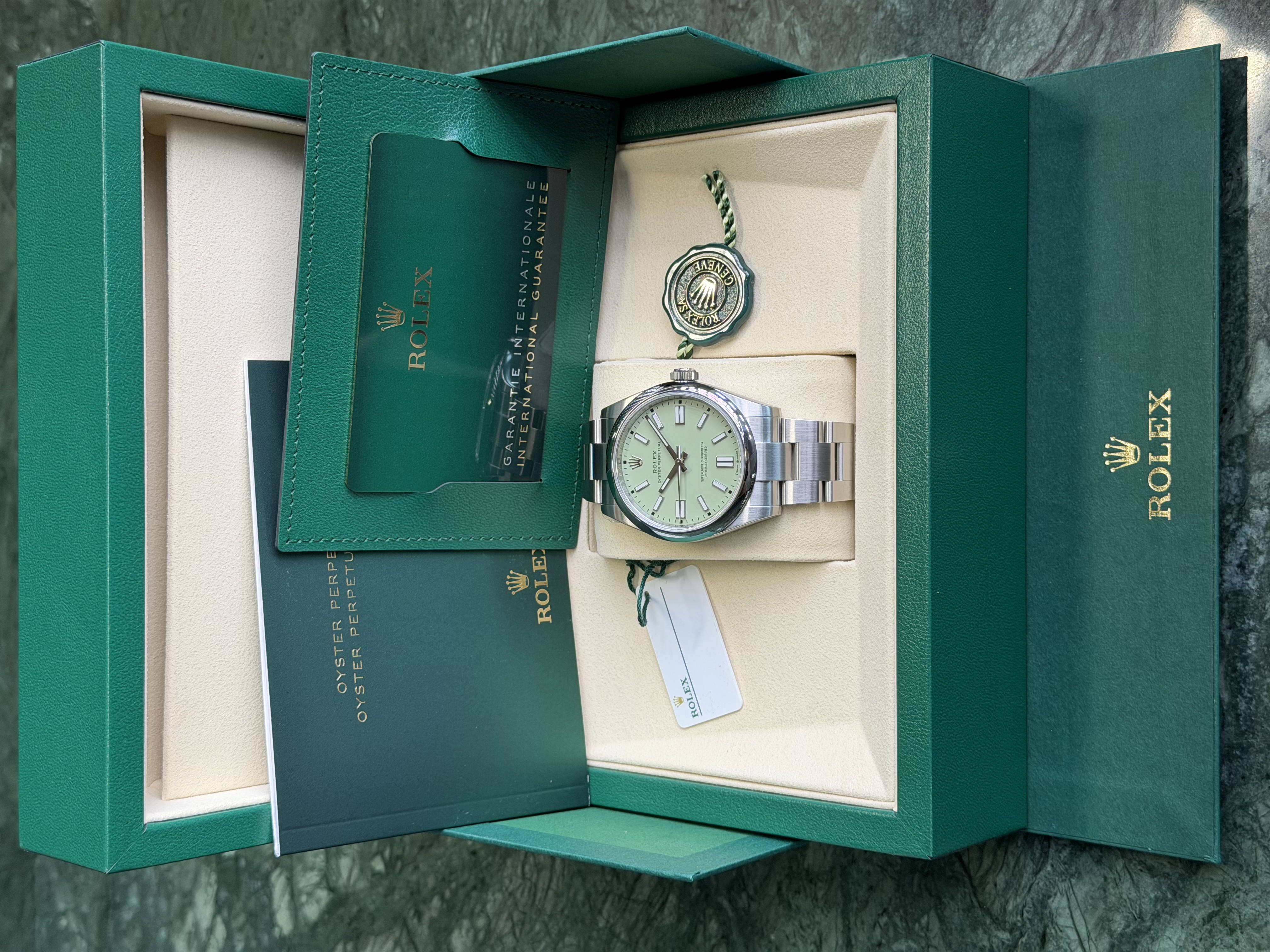 Watchrr - Authentic luxury watch
