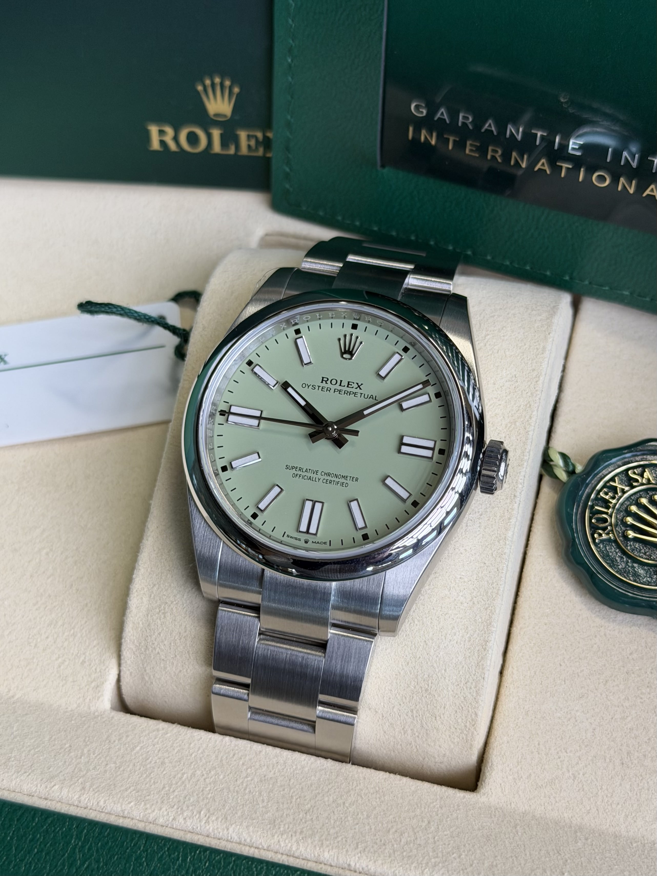 Watchrr - Authentic luxury watch